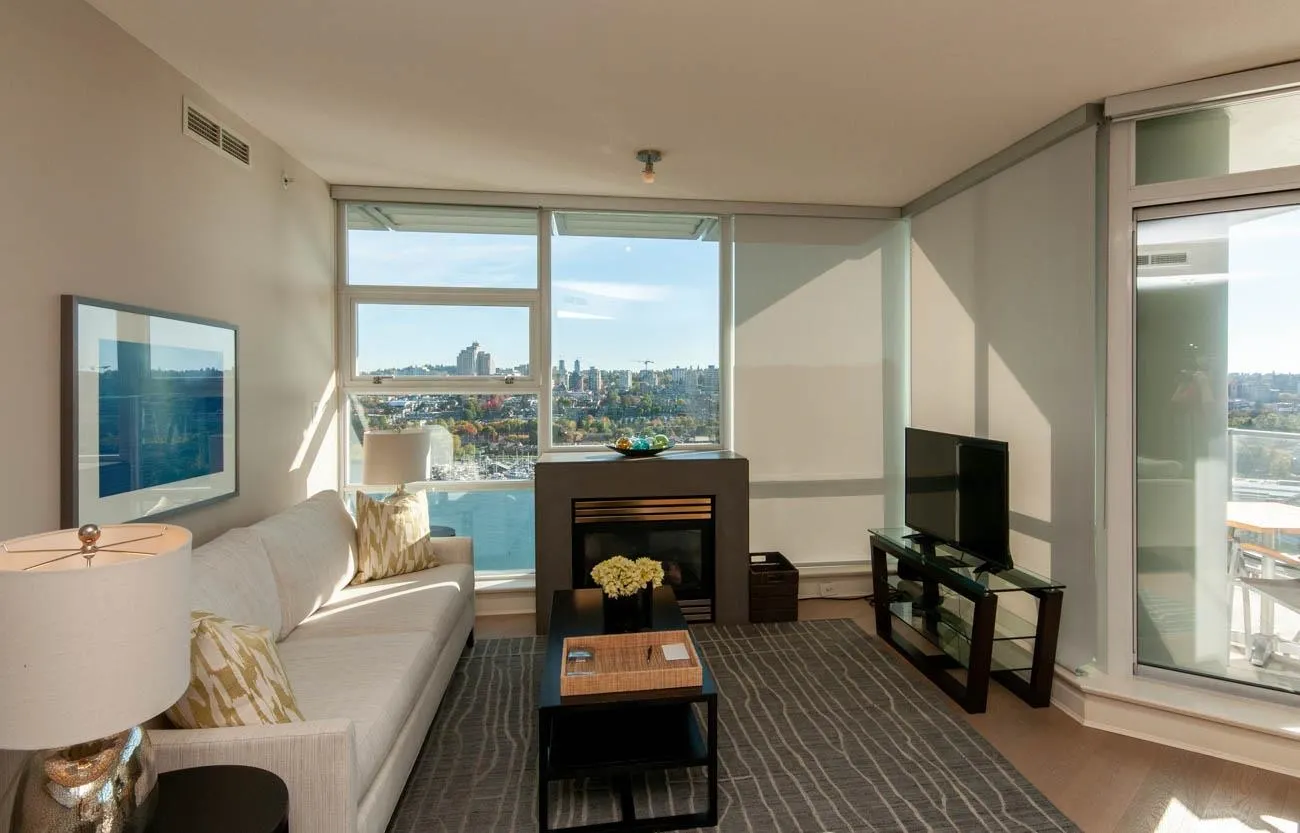 2302 638 Beach Crescent