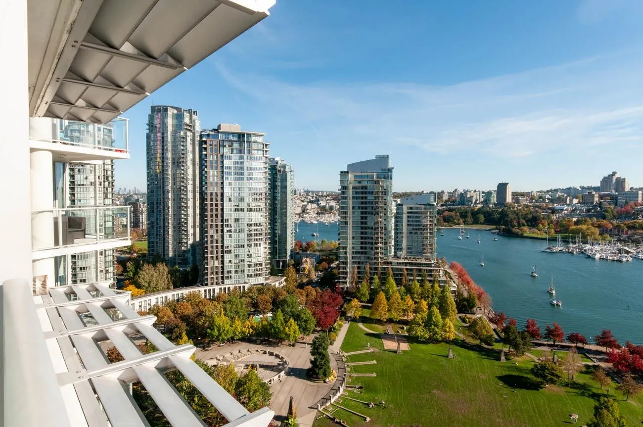 2302 638 Beach Crescent