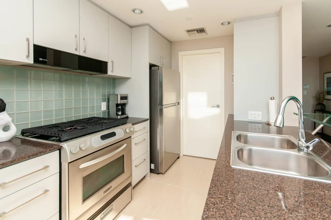 2302 638 Beach Crescent