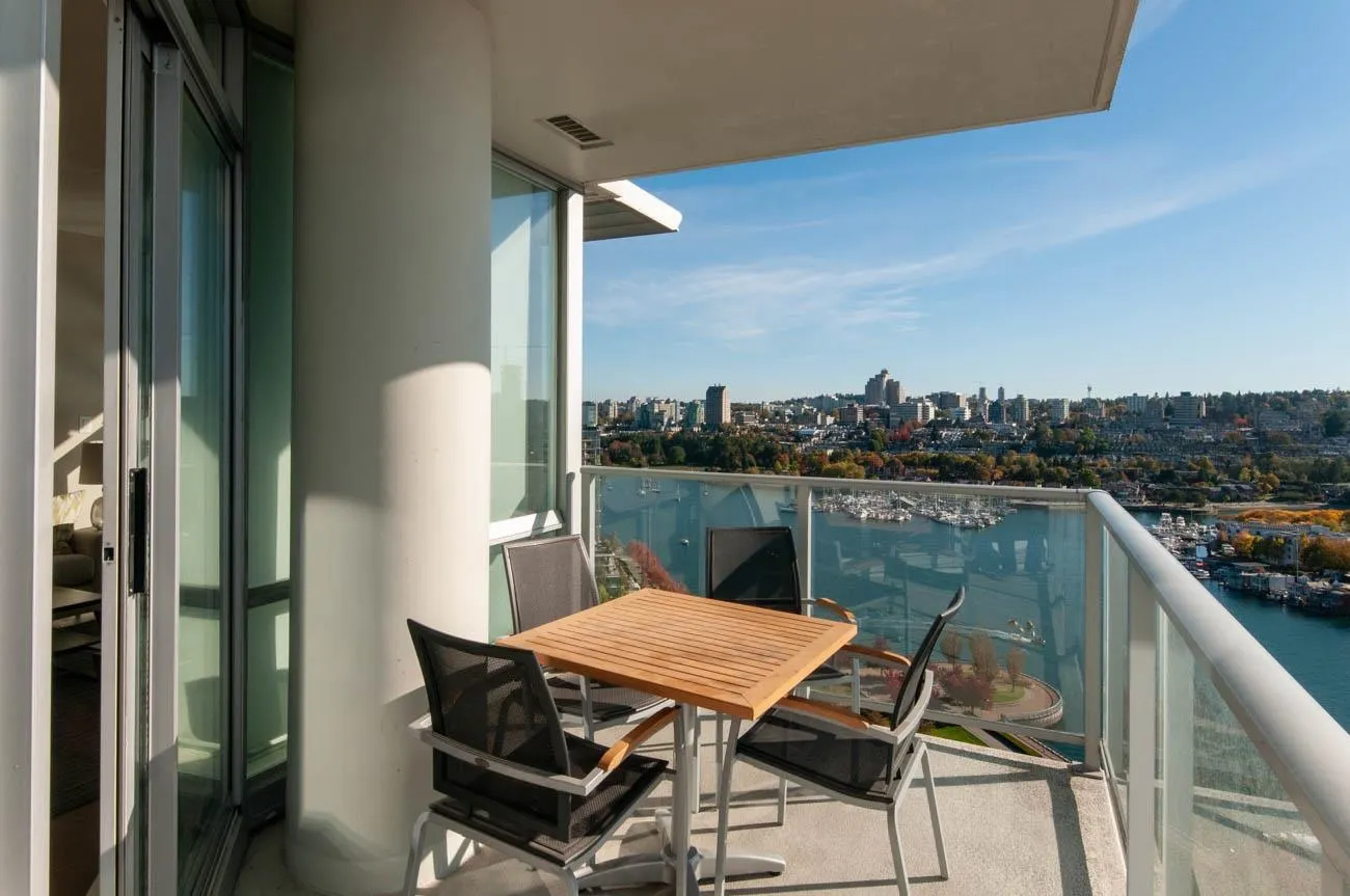 2302 638 Beach Crescent