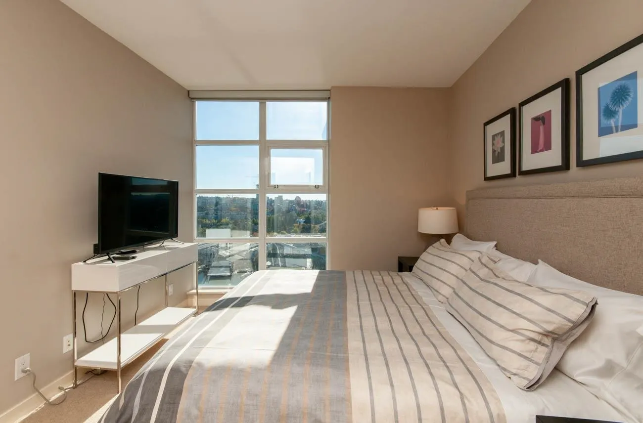 2302 638 Beach Crescent