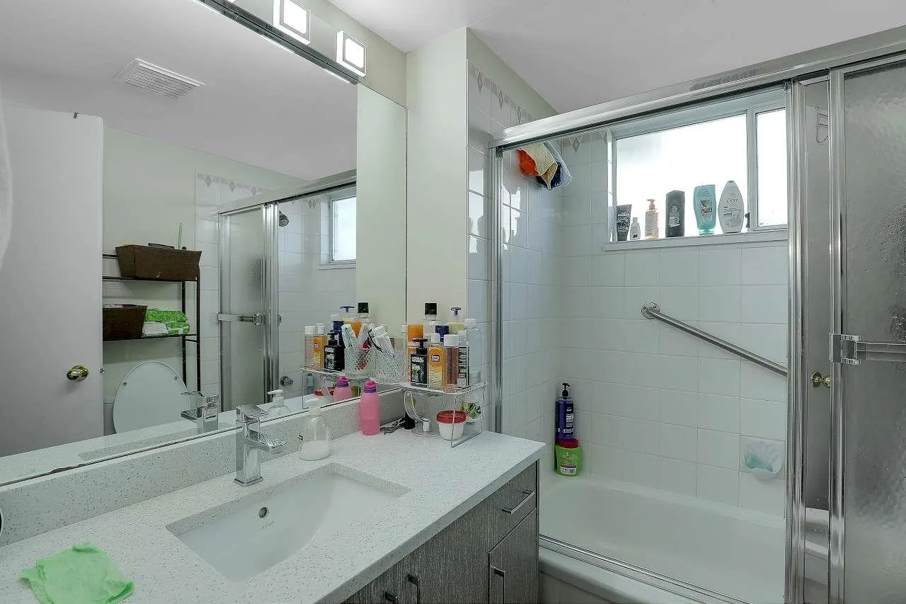 1876 King George Boulevard