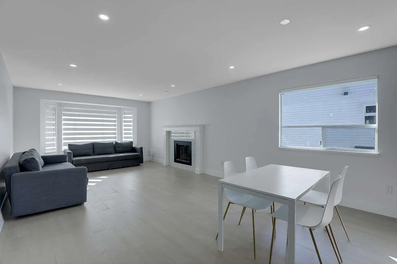 1876 King George Boulevard