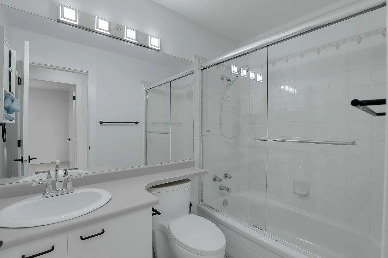 1876 King George Boulevard