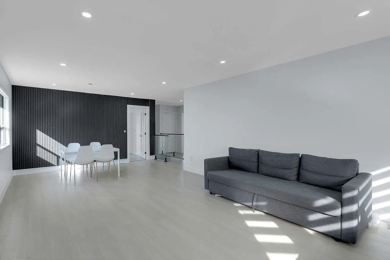 1876 King George Boulevard