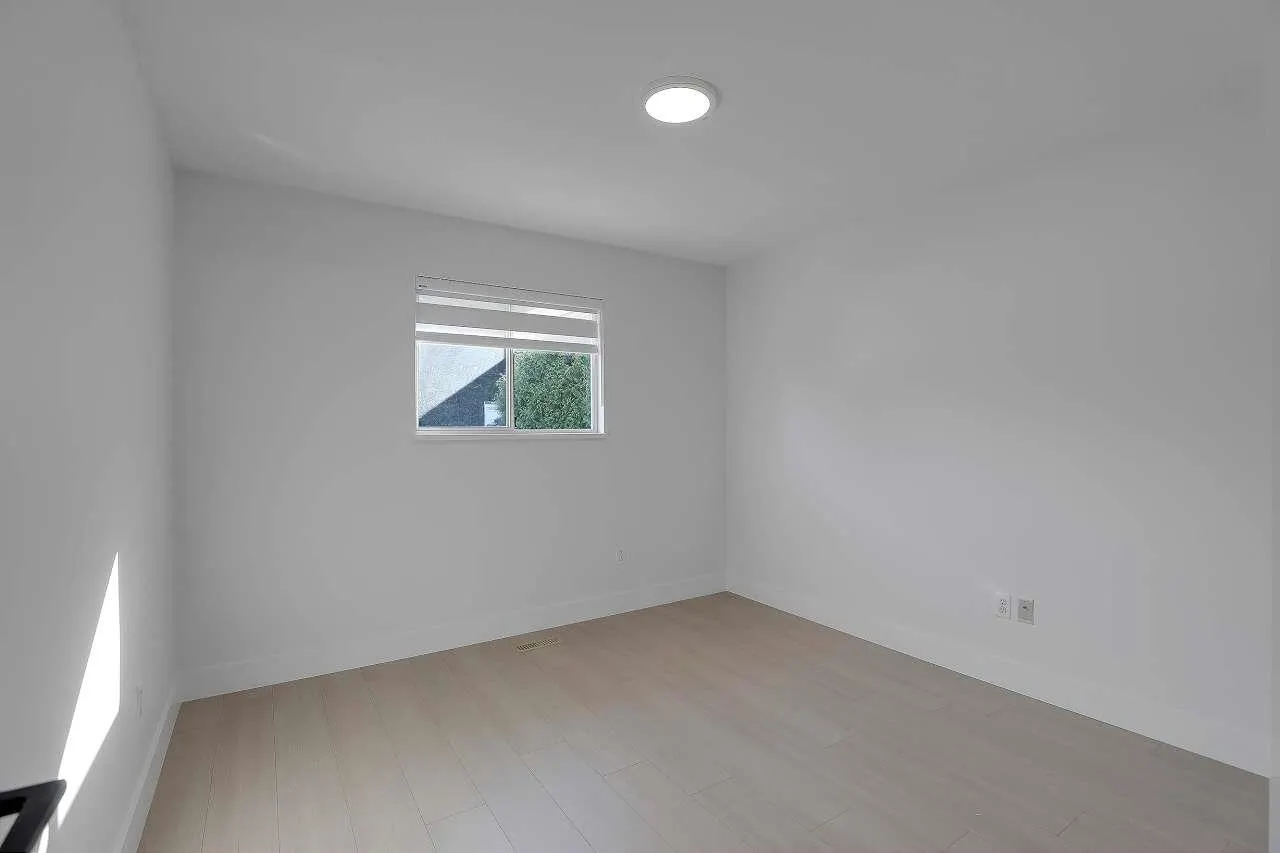 1876 King George Boulevard