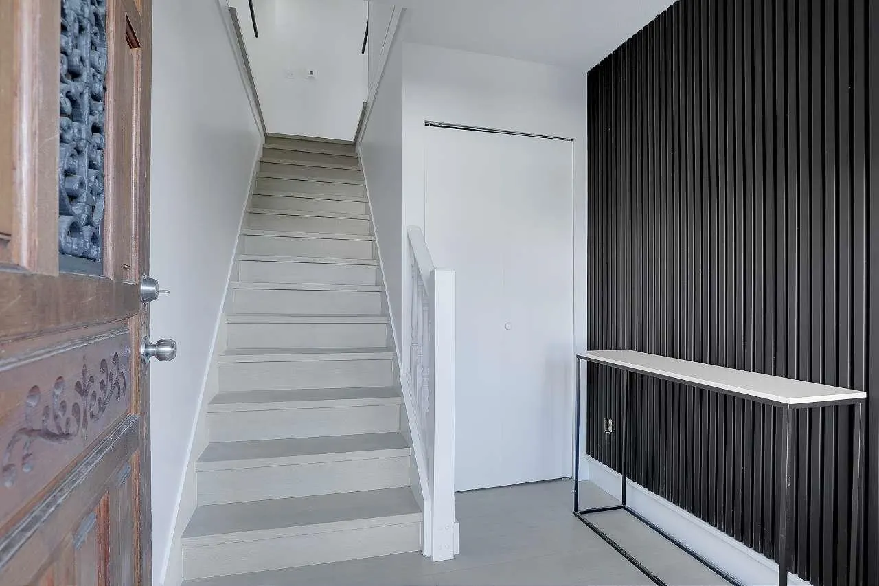 1876 King George Boulevard