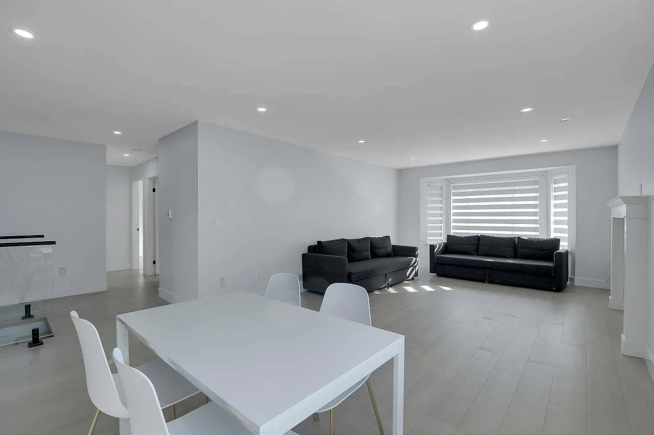 1876 King George Boulevard