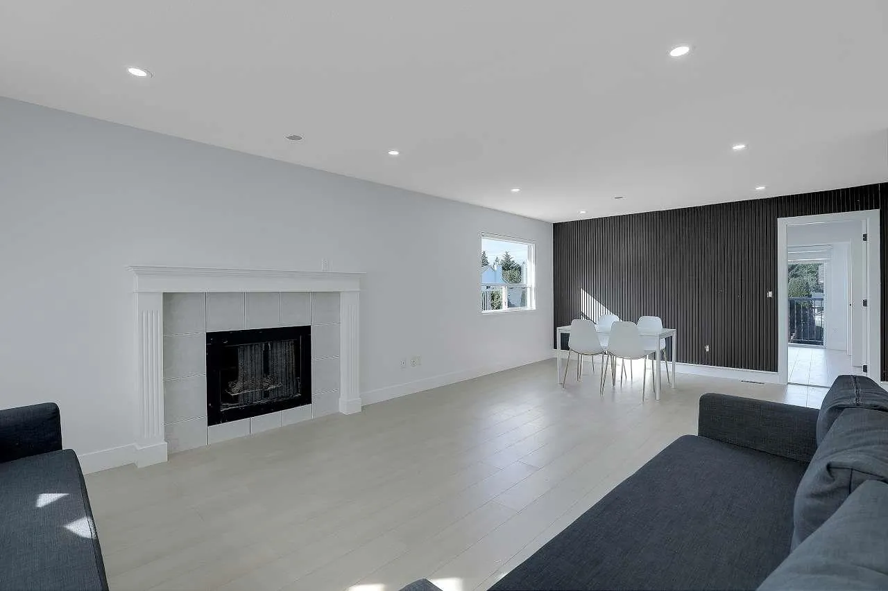 1876 King George Boulevard