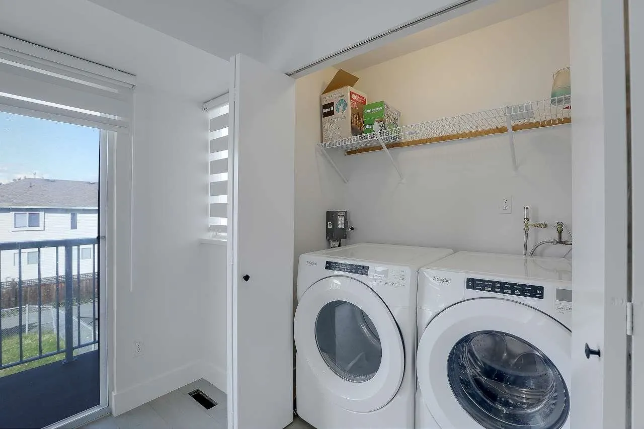 1876 King George Boulevard