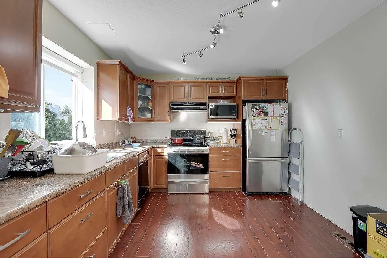 1876 King George Boulevard