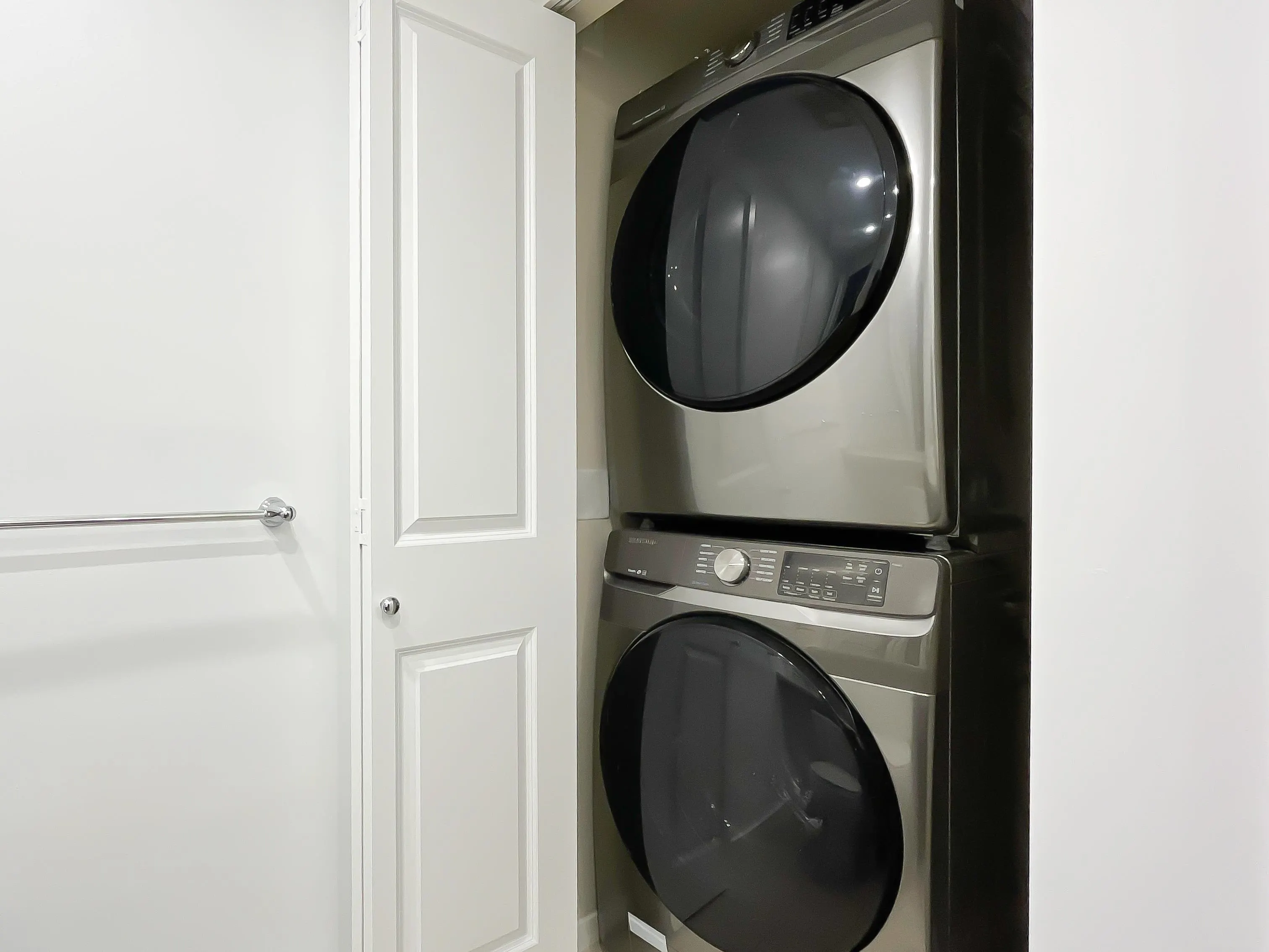 708 2289 Yukon Crescent