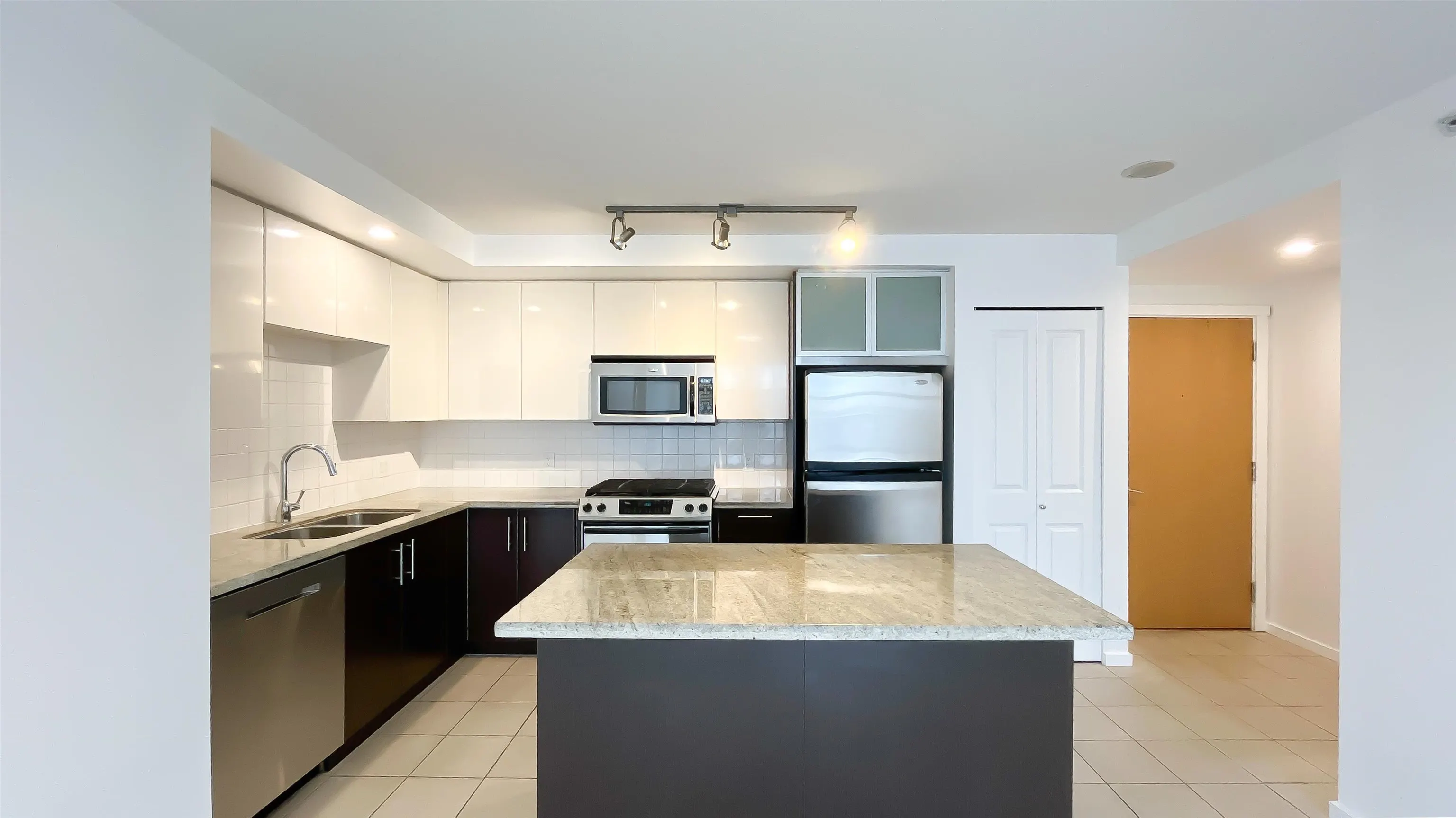 708 2289 Yukon Crescent