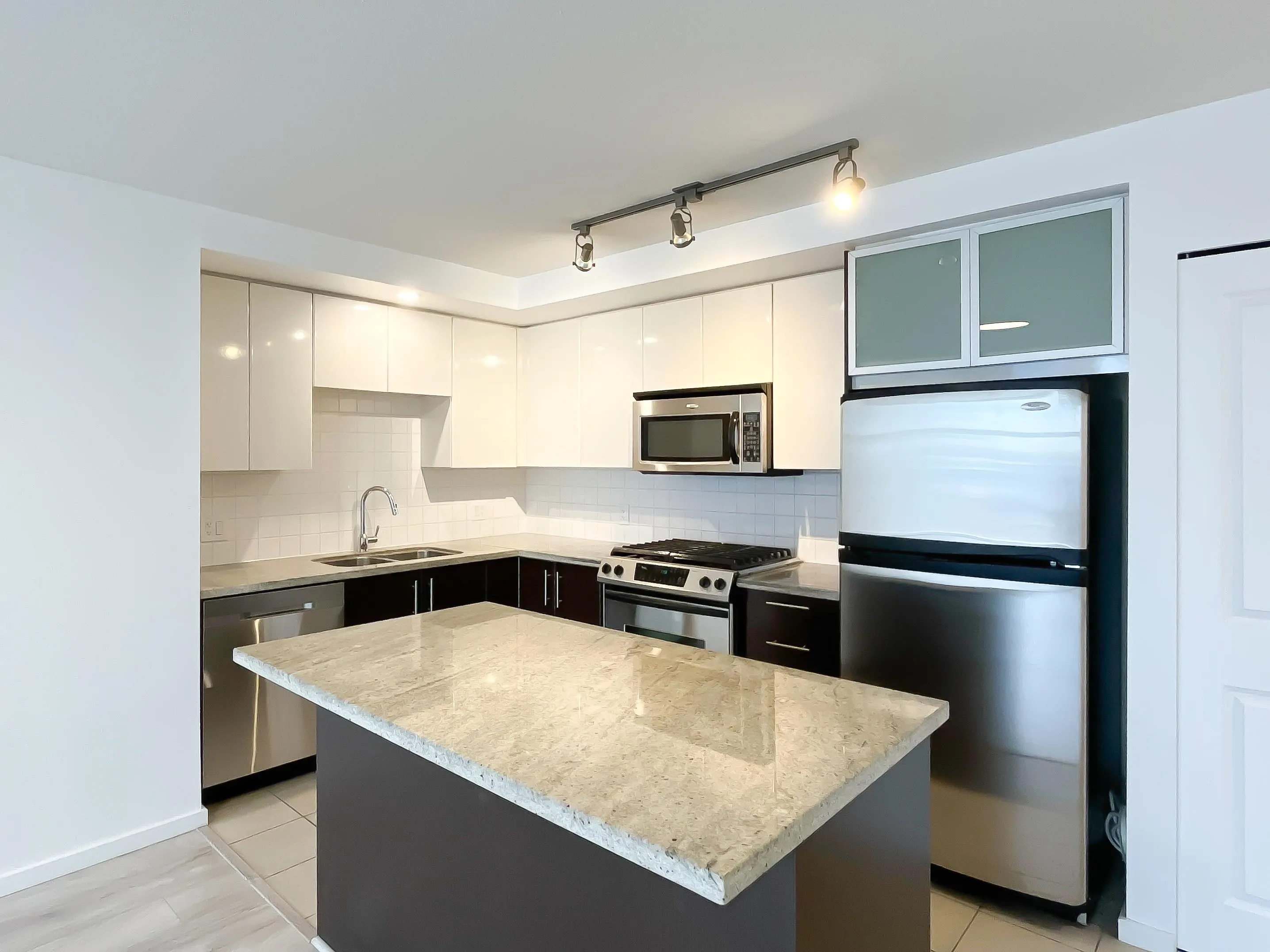 708 2289 Yukon Crescent