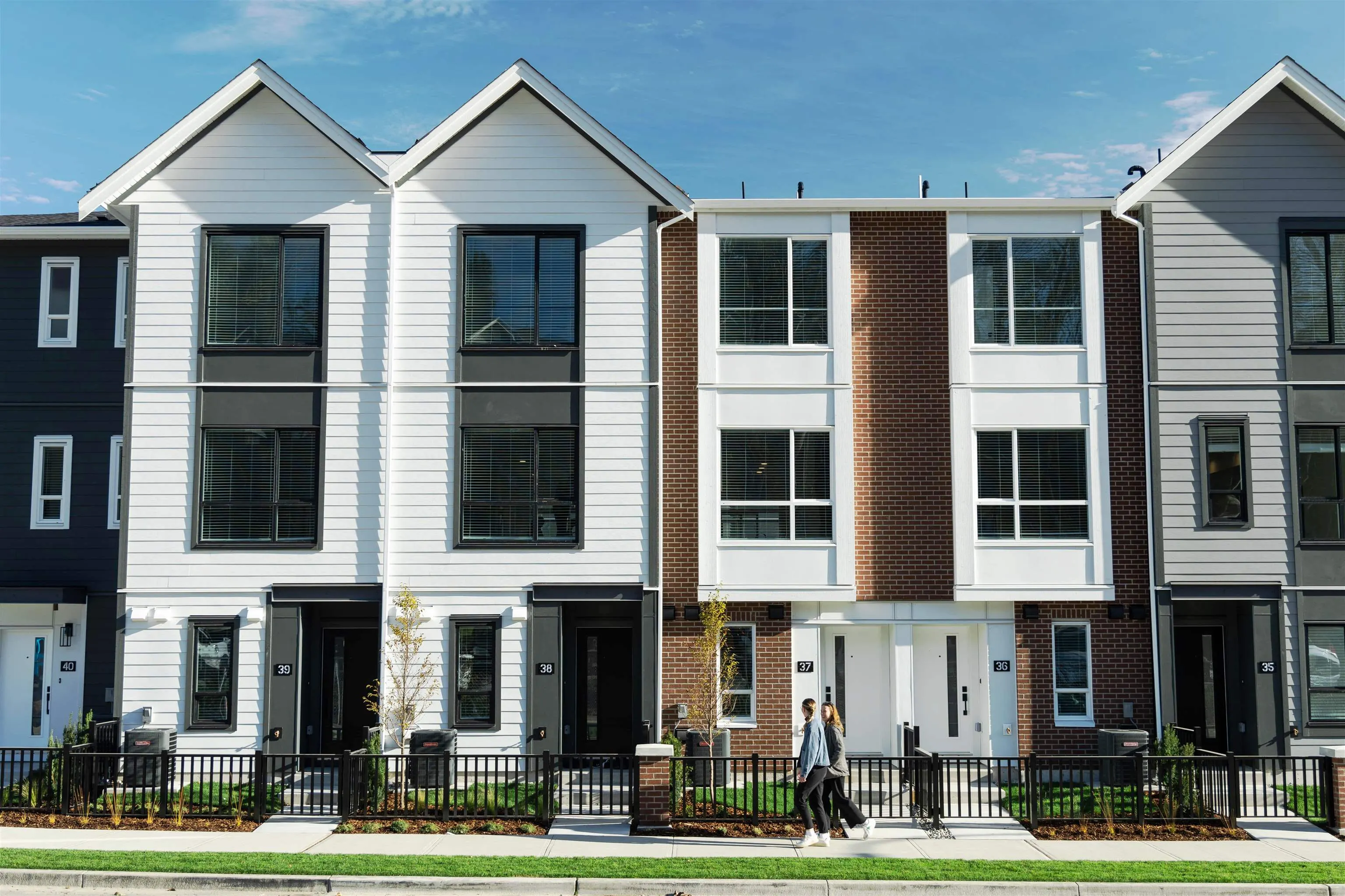 71 2886 Montrose Avenue