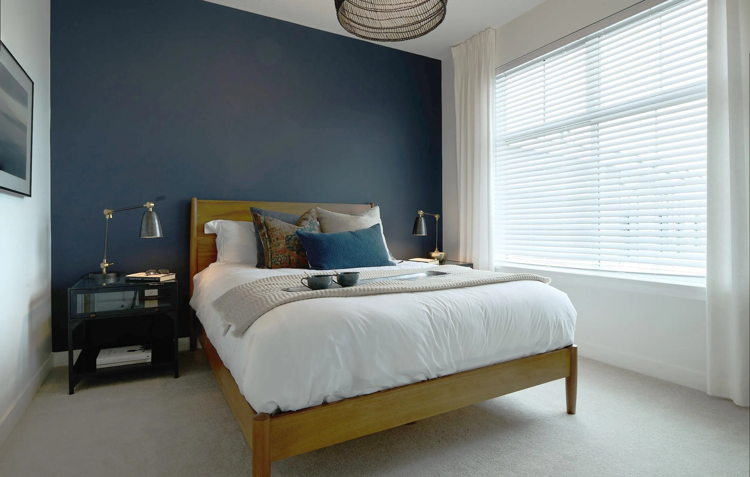 71 2886 Montrose Avenue