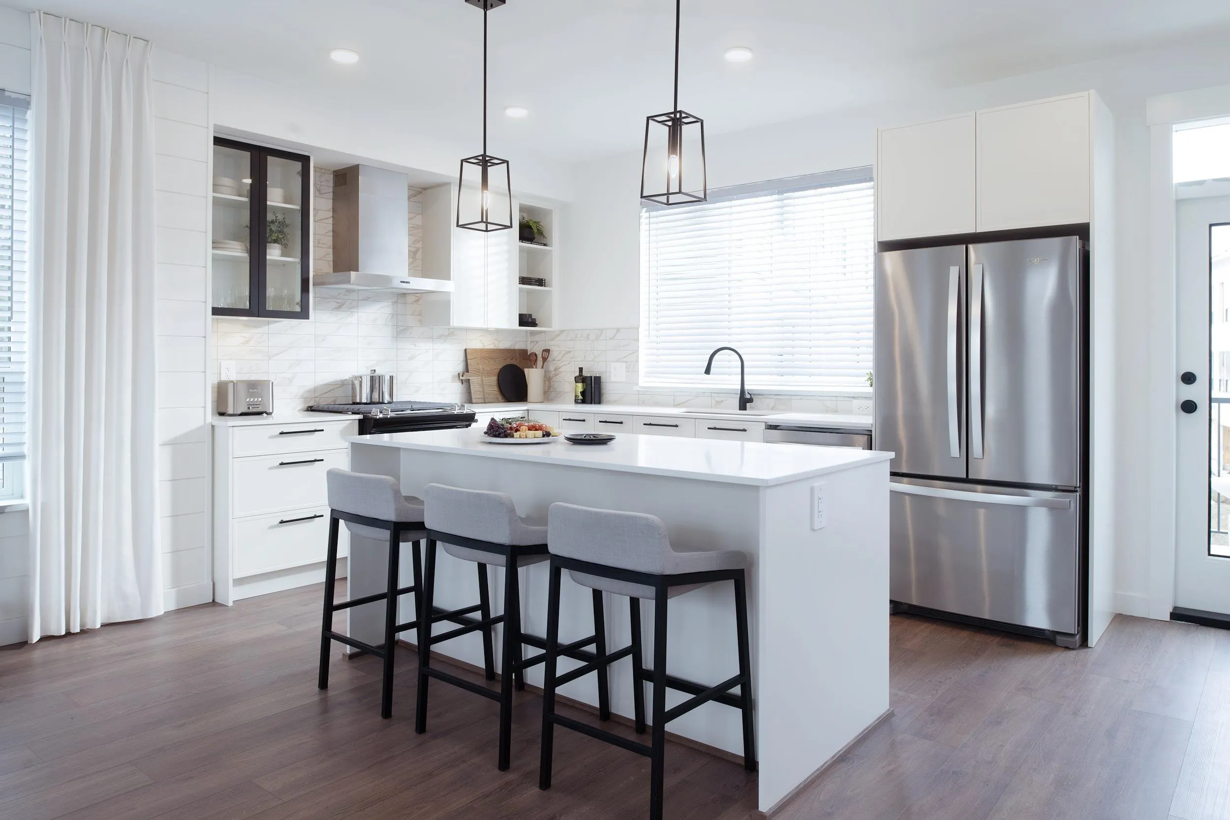 71 2886 Montrose Avenue