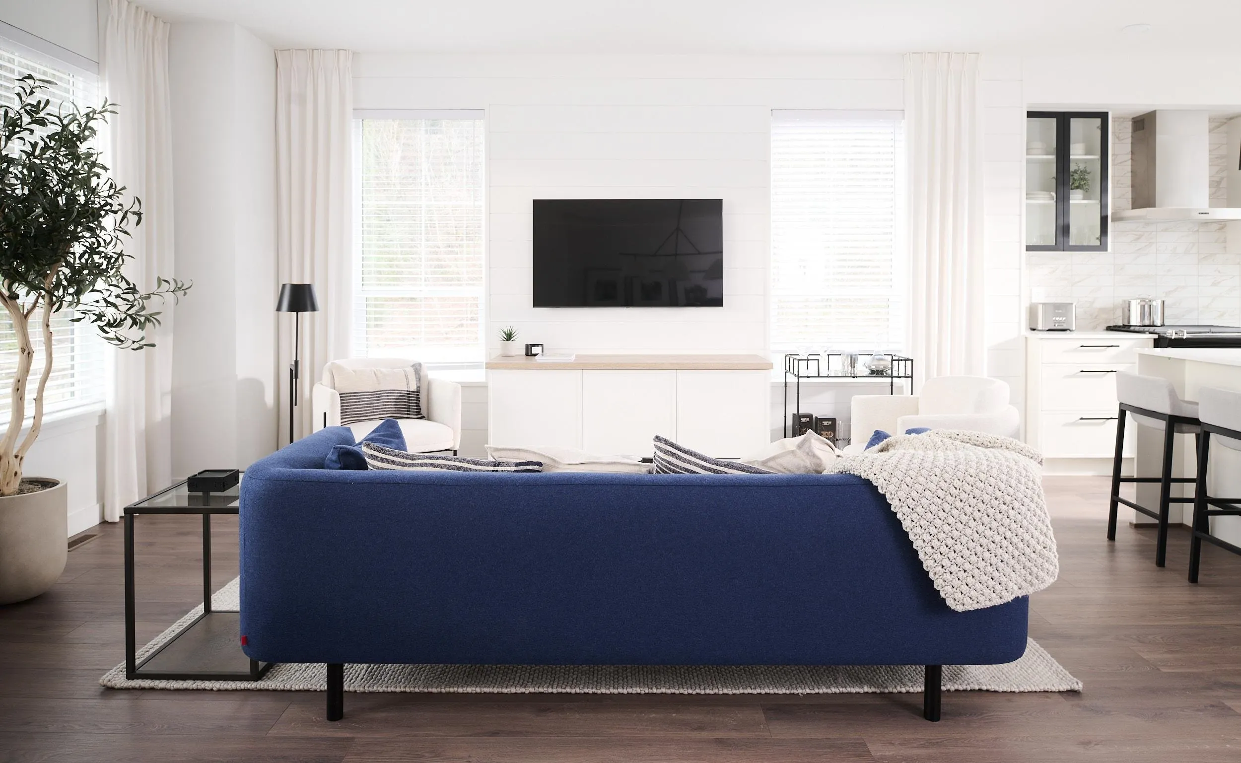 71 2886 Montrose Avenue