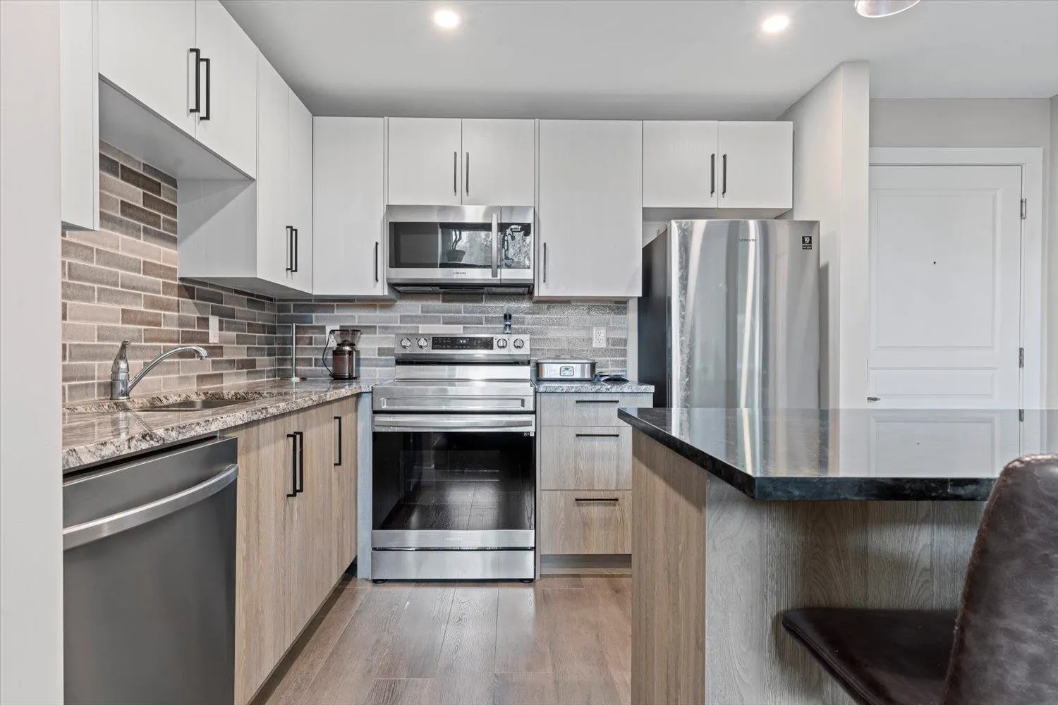 414 33478 Roberts Avenue