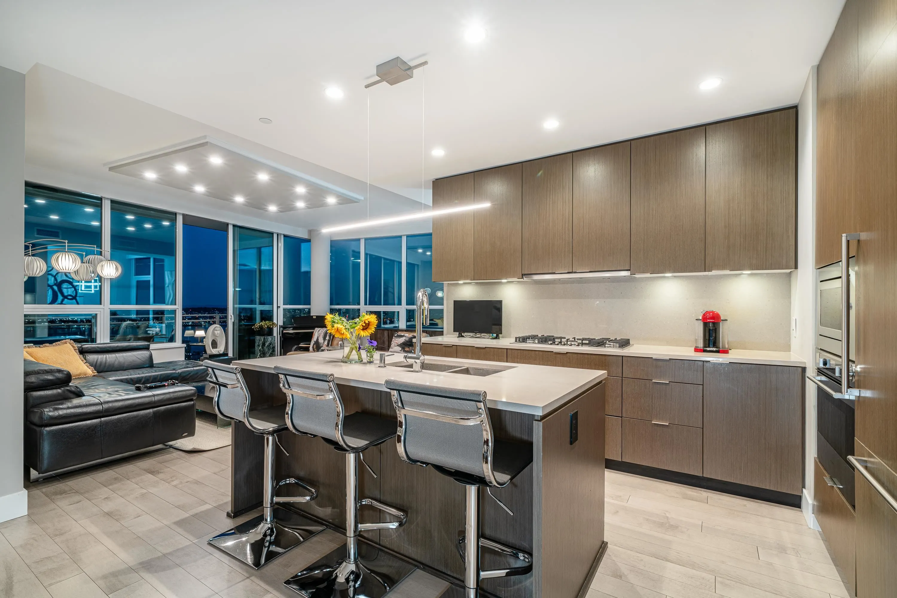 2302 125 E 14th Street