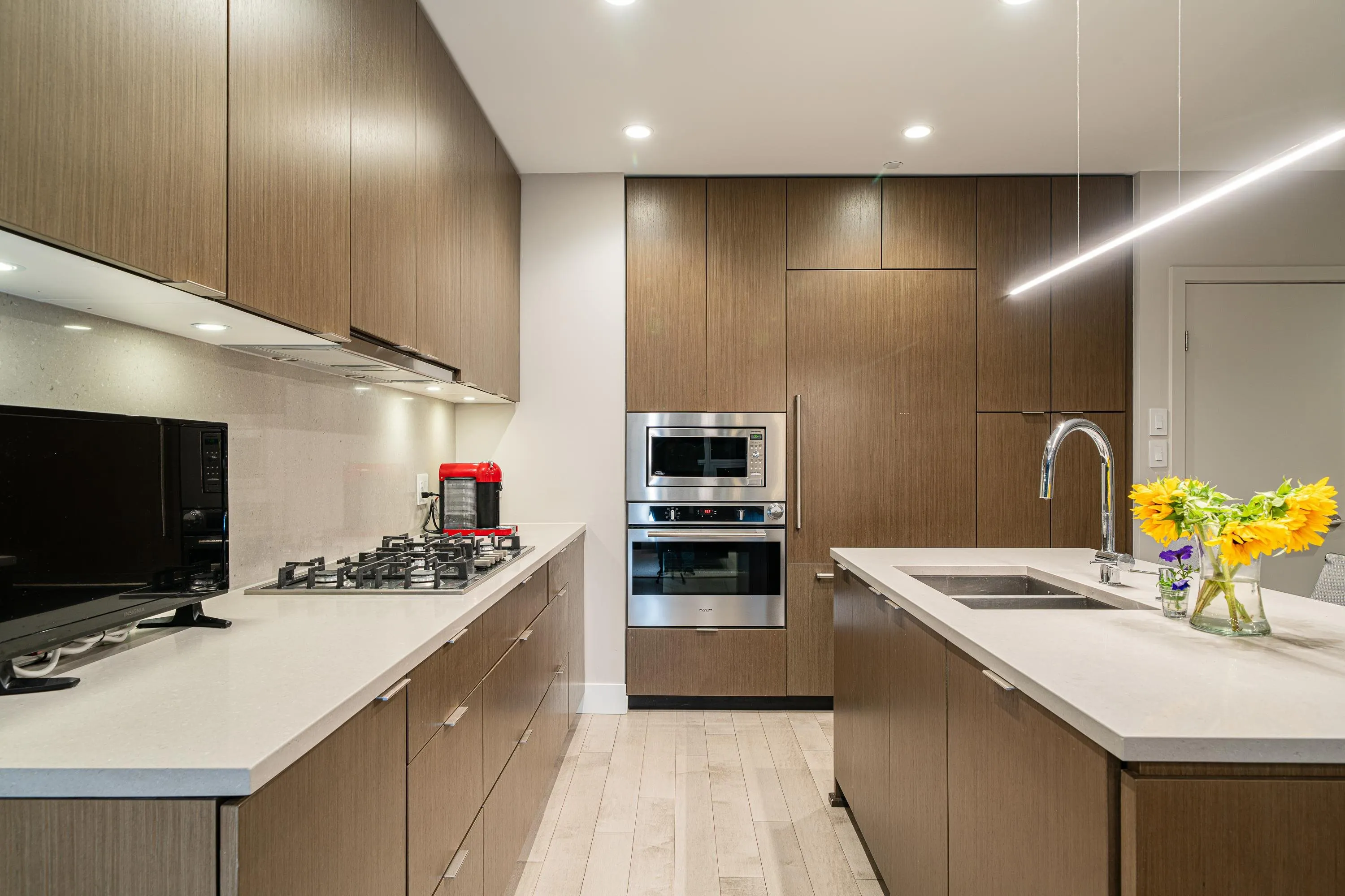 2302 125 E 14th Street