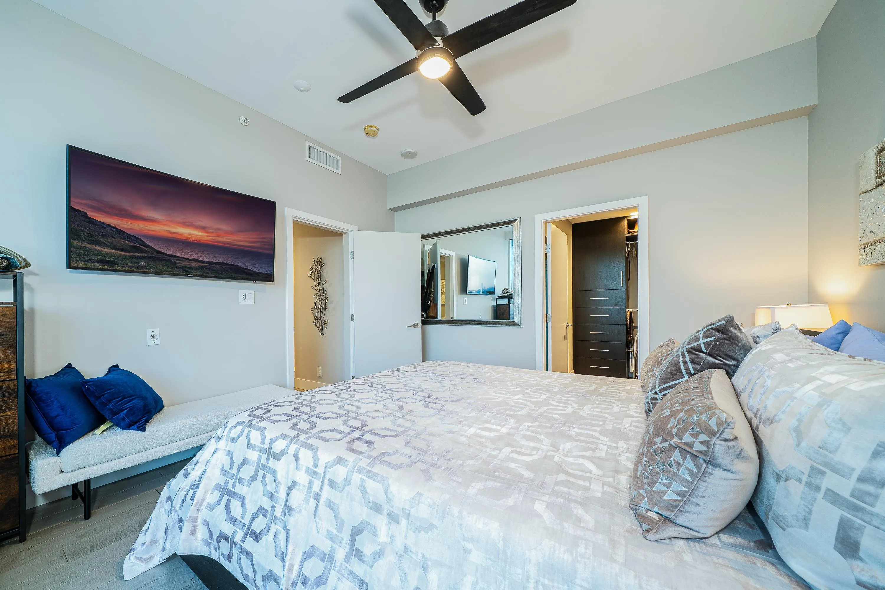 2302 125 E 14th Street