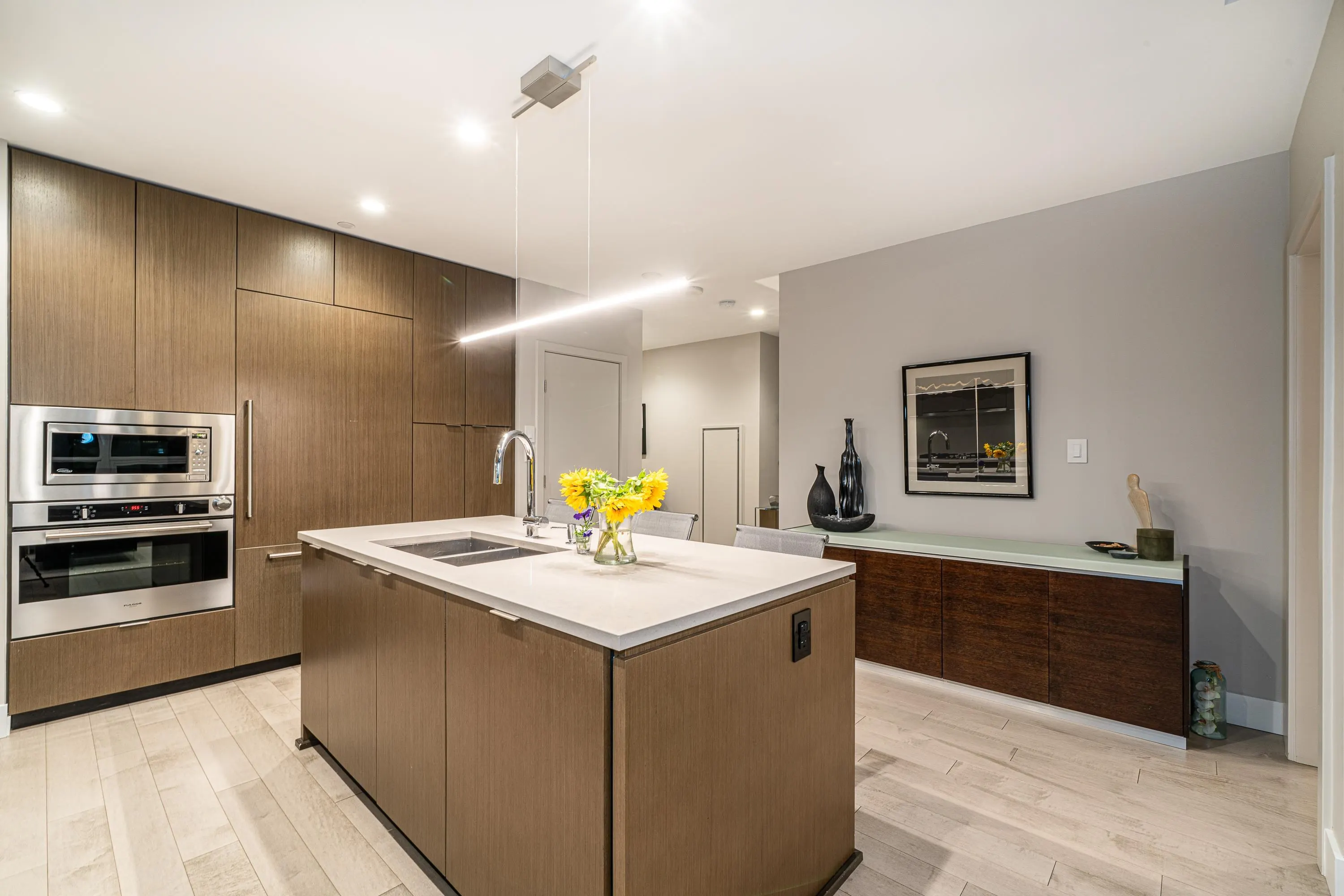 2302 125 E 14th Street