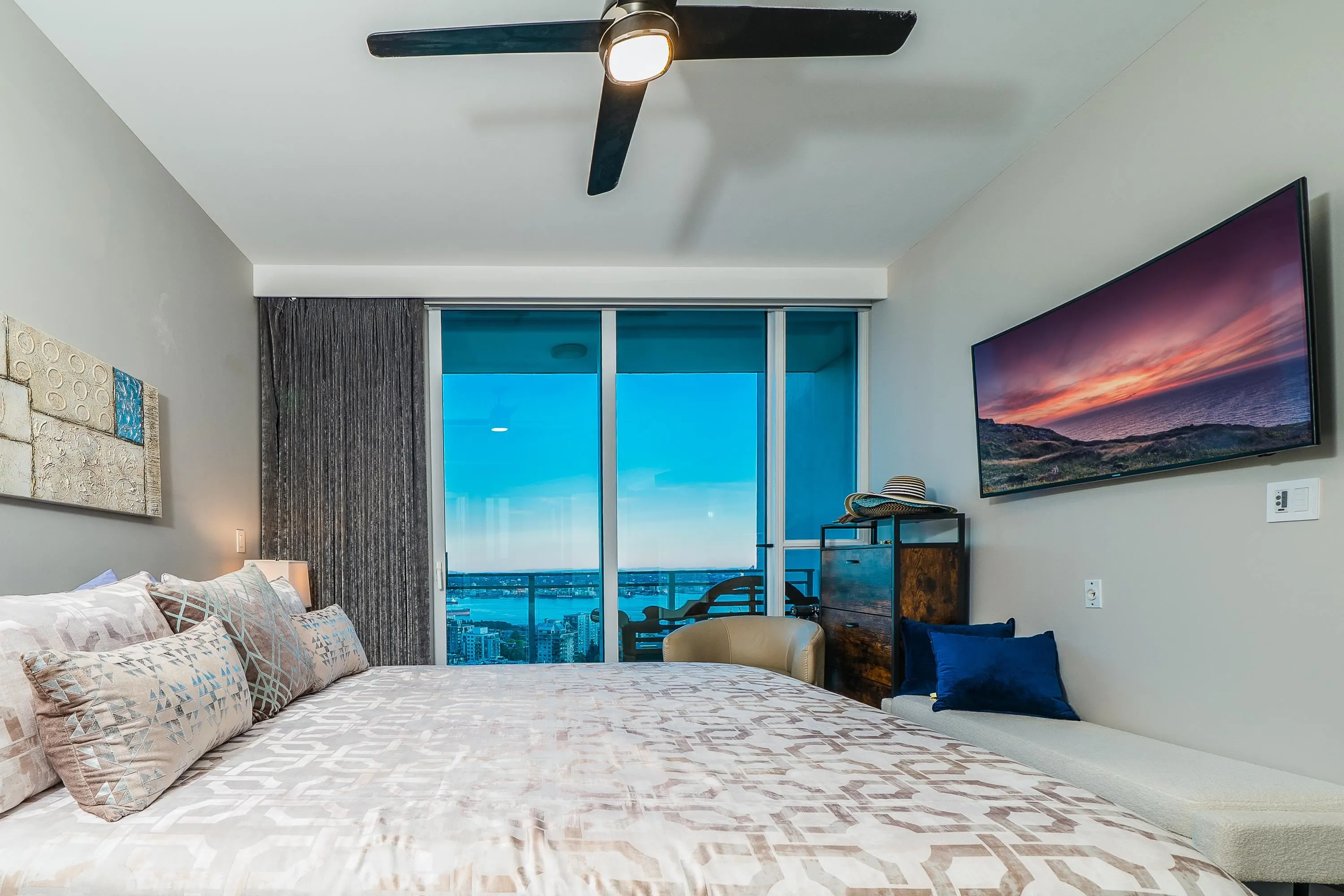 2302 125 E 14th Street