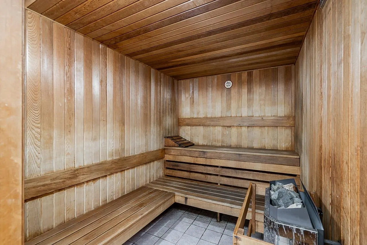 807 488 Helmcken Street