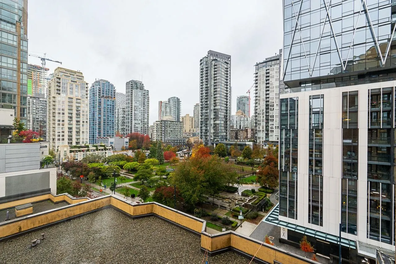 807 488 Helmcken Street