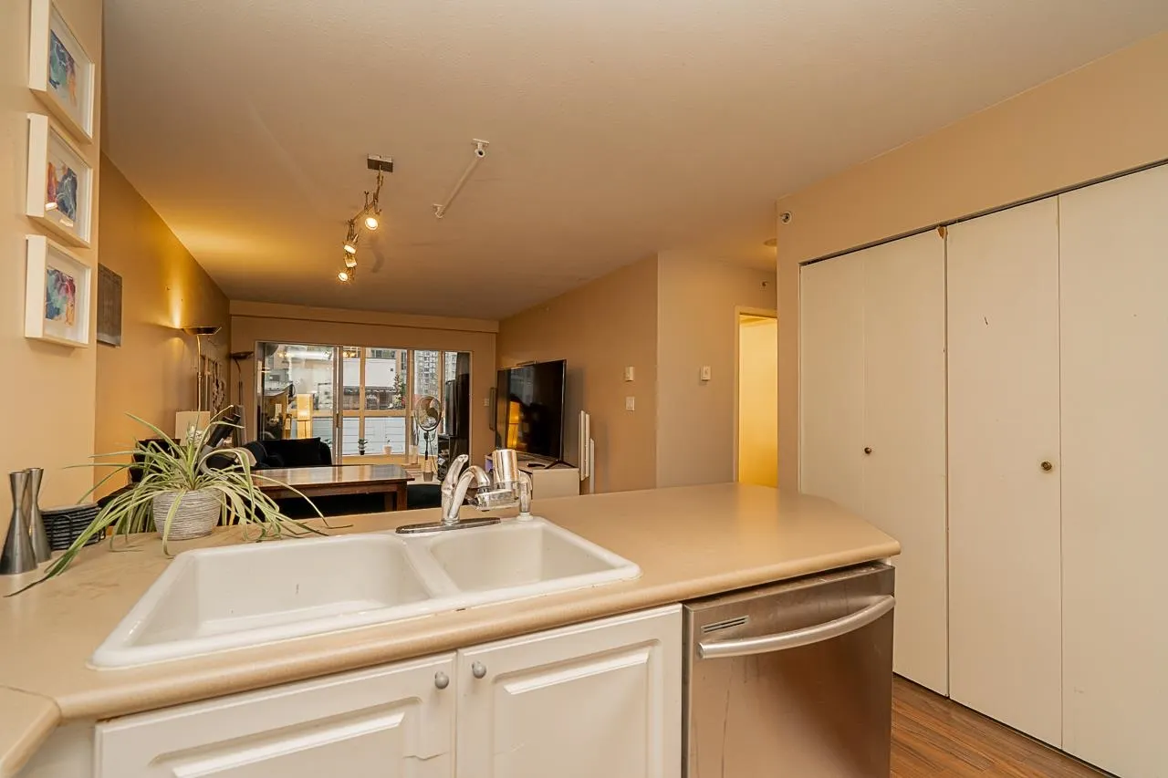 807 488 Helmcken Street