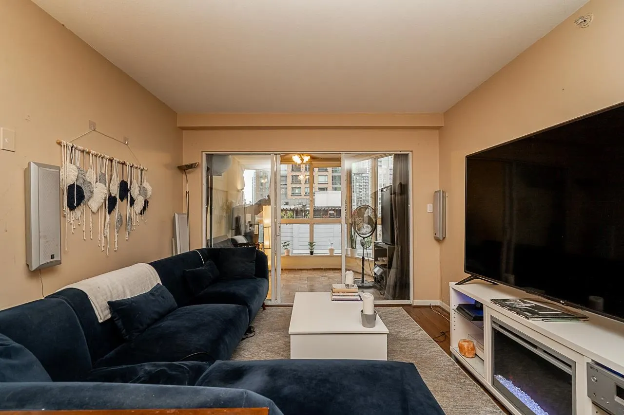 807 488 Helmcken Street