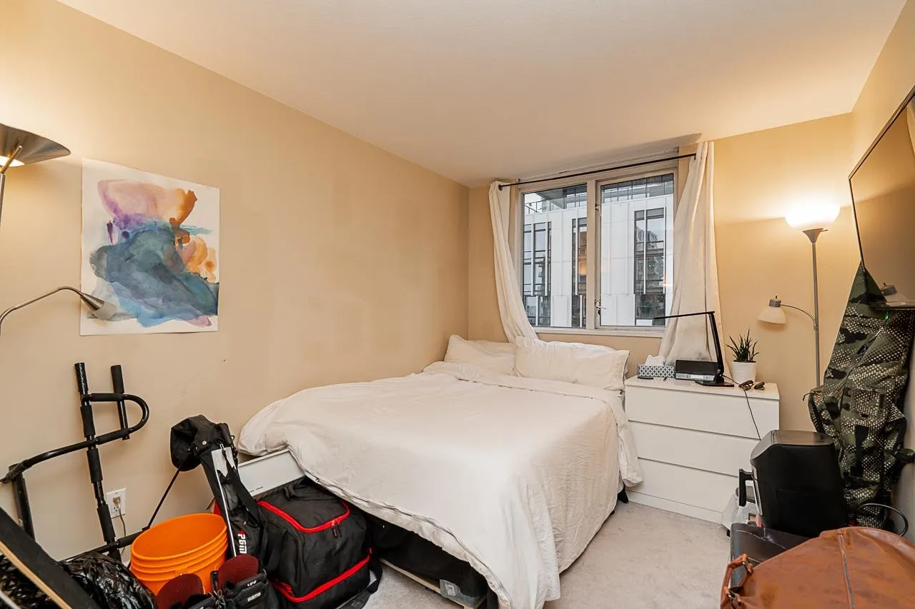 807 488 Helmcken Street