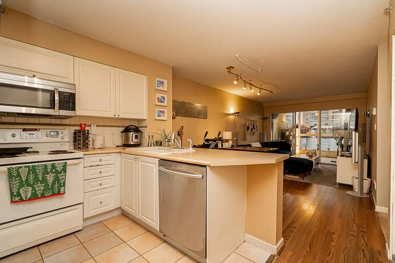 807 488 Helmcken Street