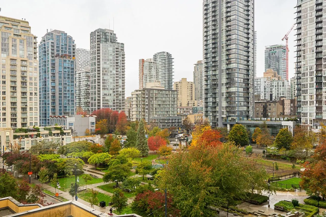 807 488 Helmcken Street