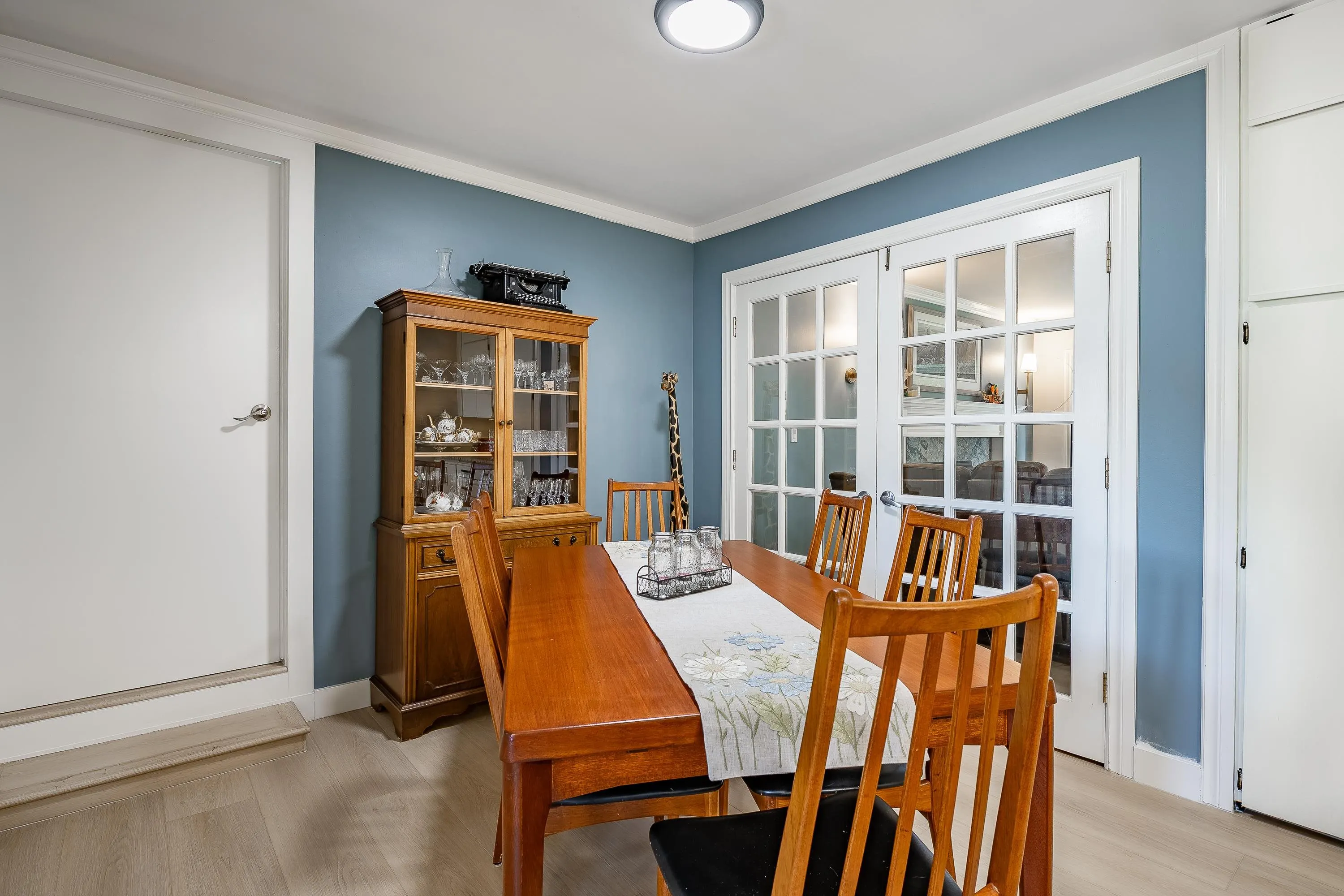 3163 Tennyson Crescent