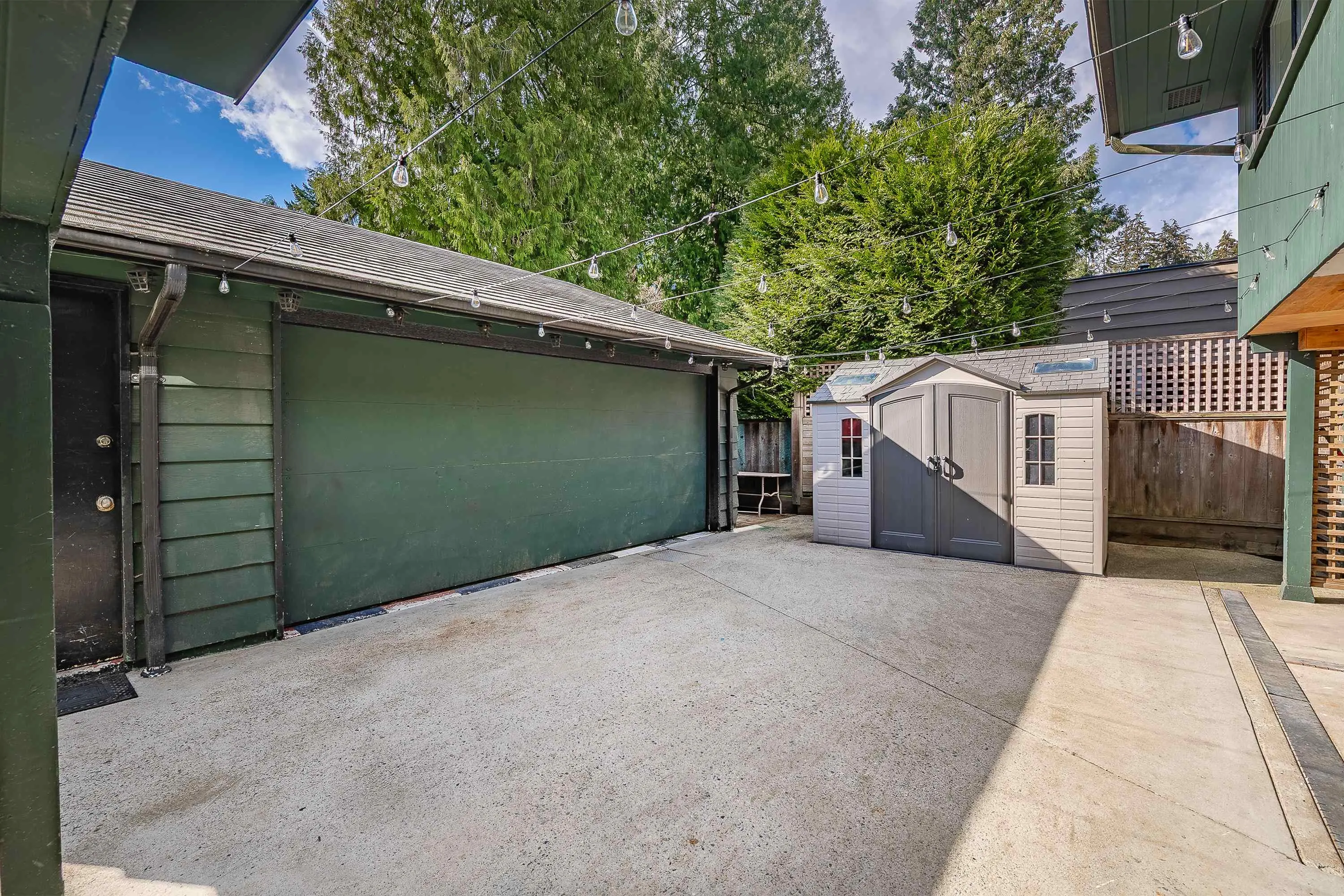 3163 Tennyson Crescent