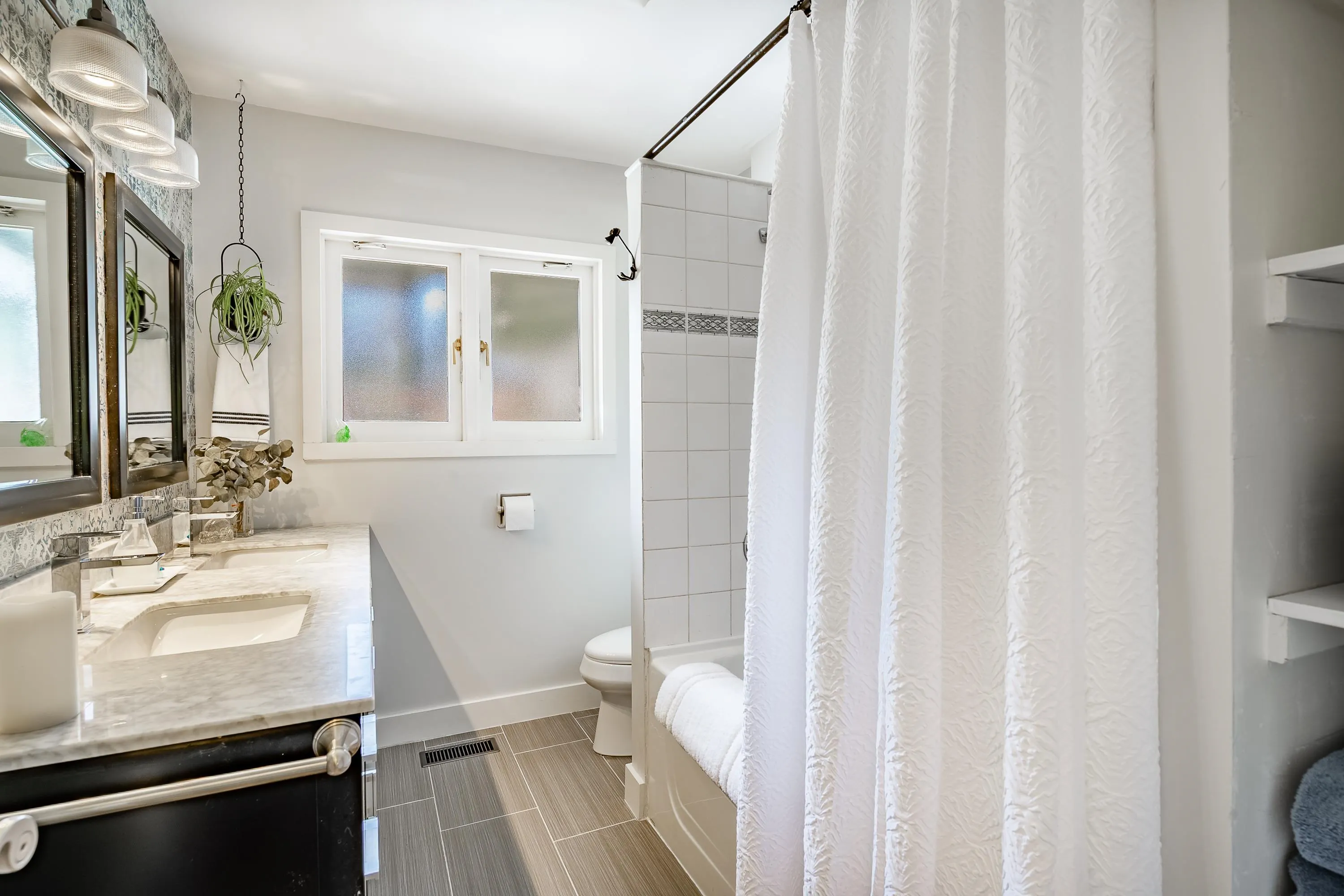 3163 Tennyson Crescent