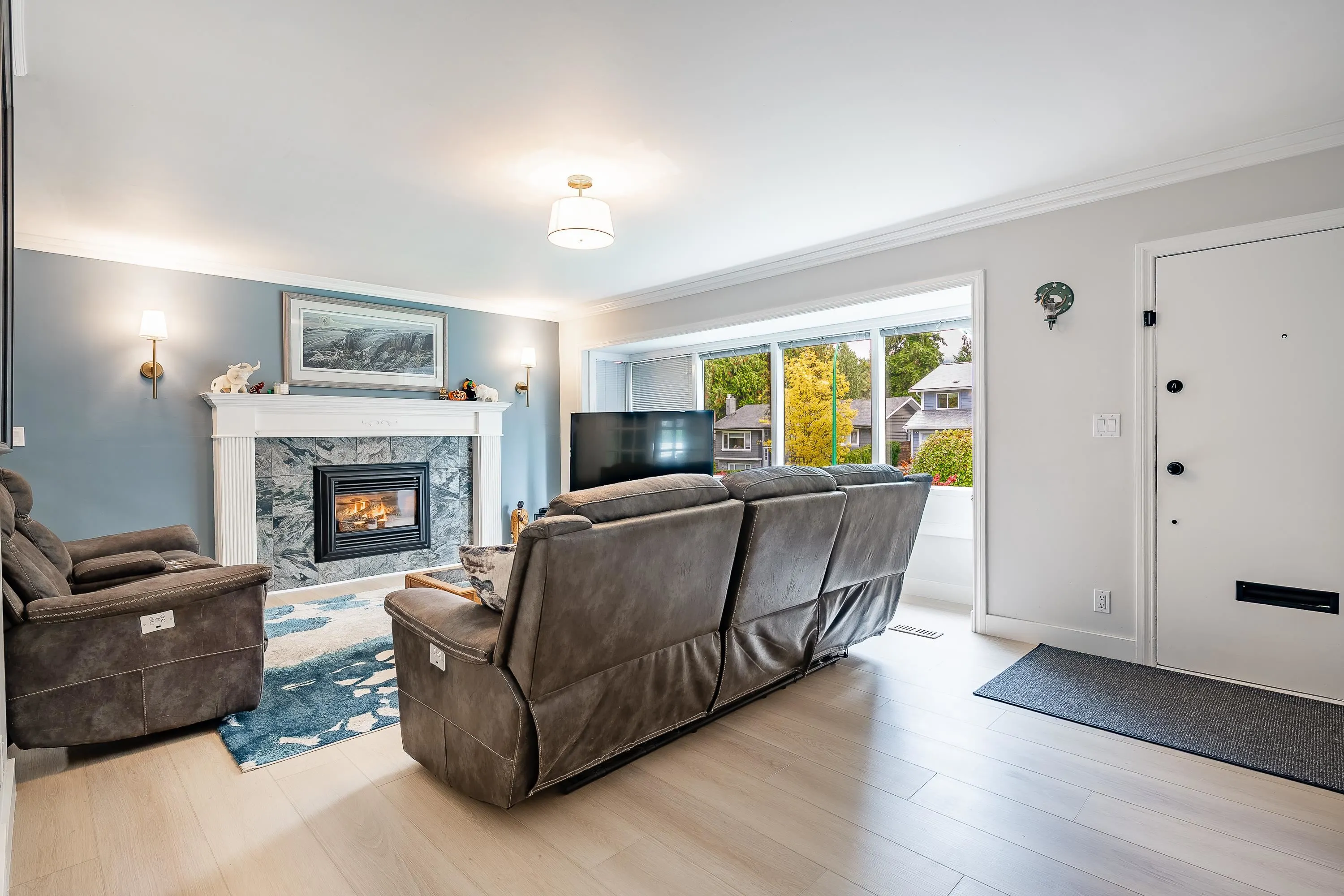 3163 Tennyson Crescent