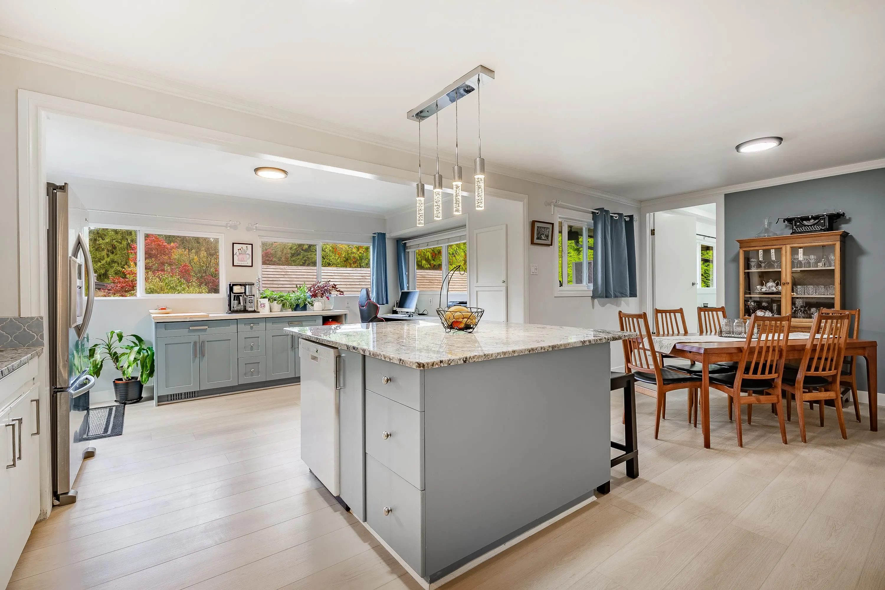 3163 Tennyson Crescent