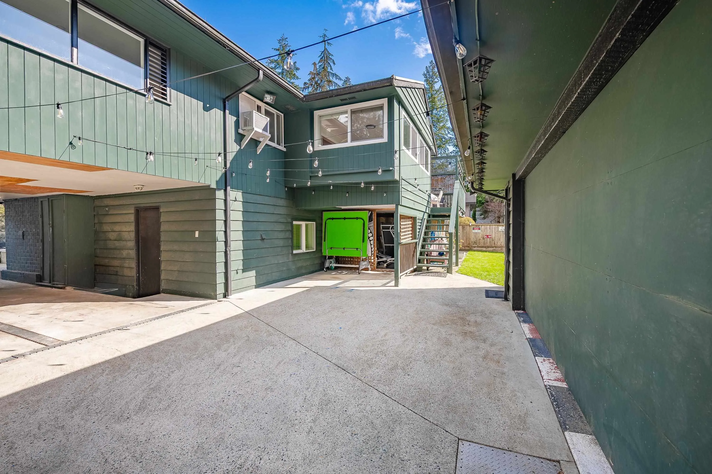 3163 Tennyson Crescent