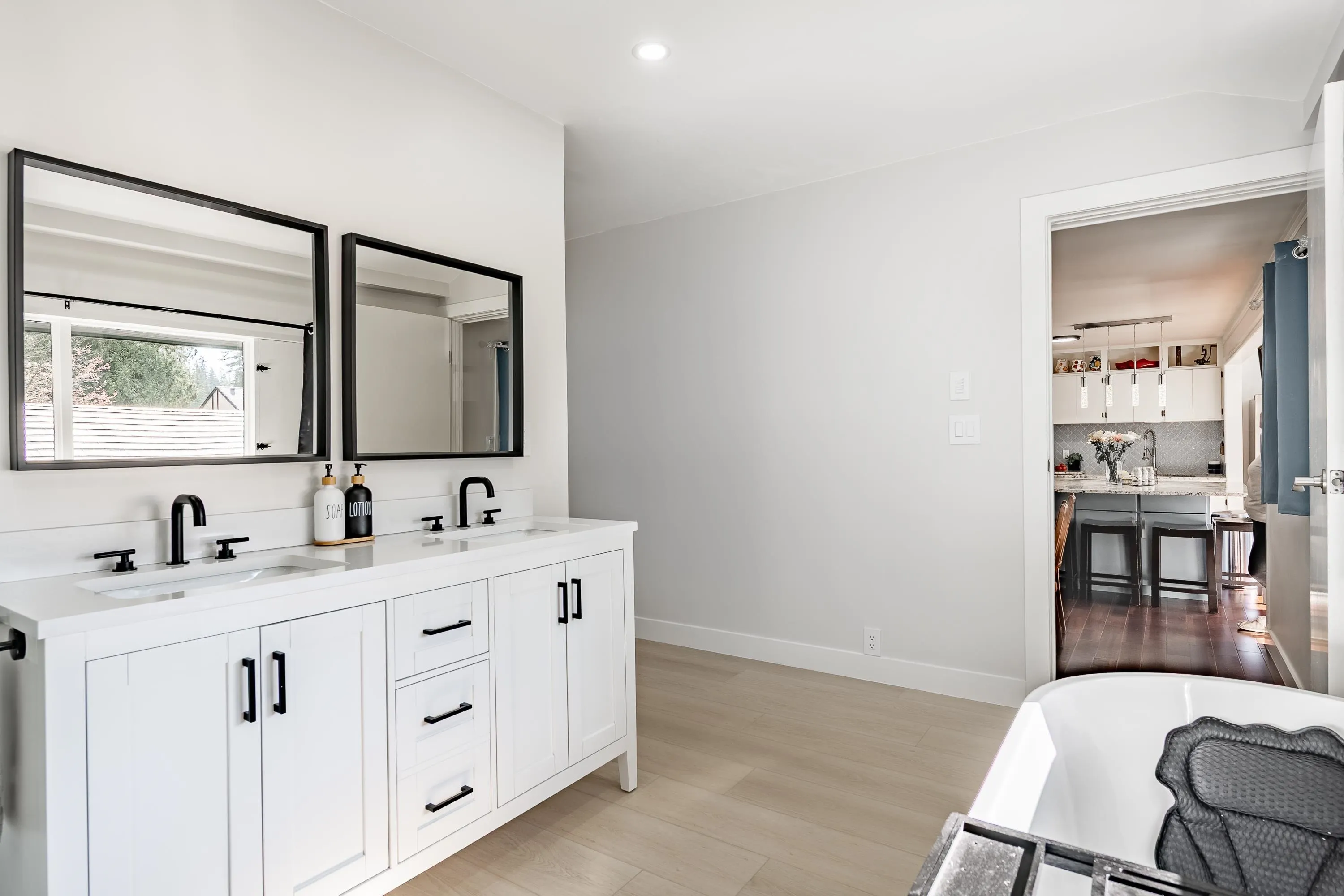 3163 Tennyson Crescent