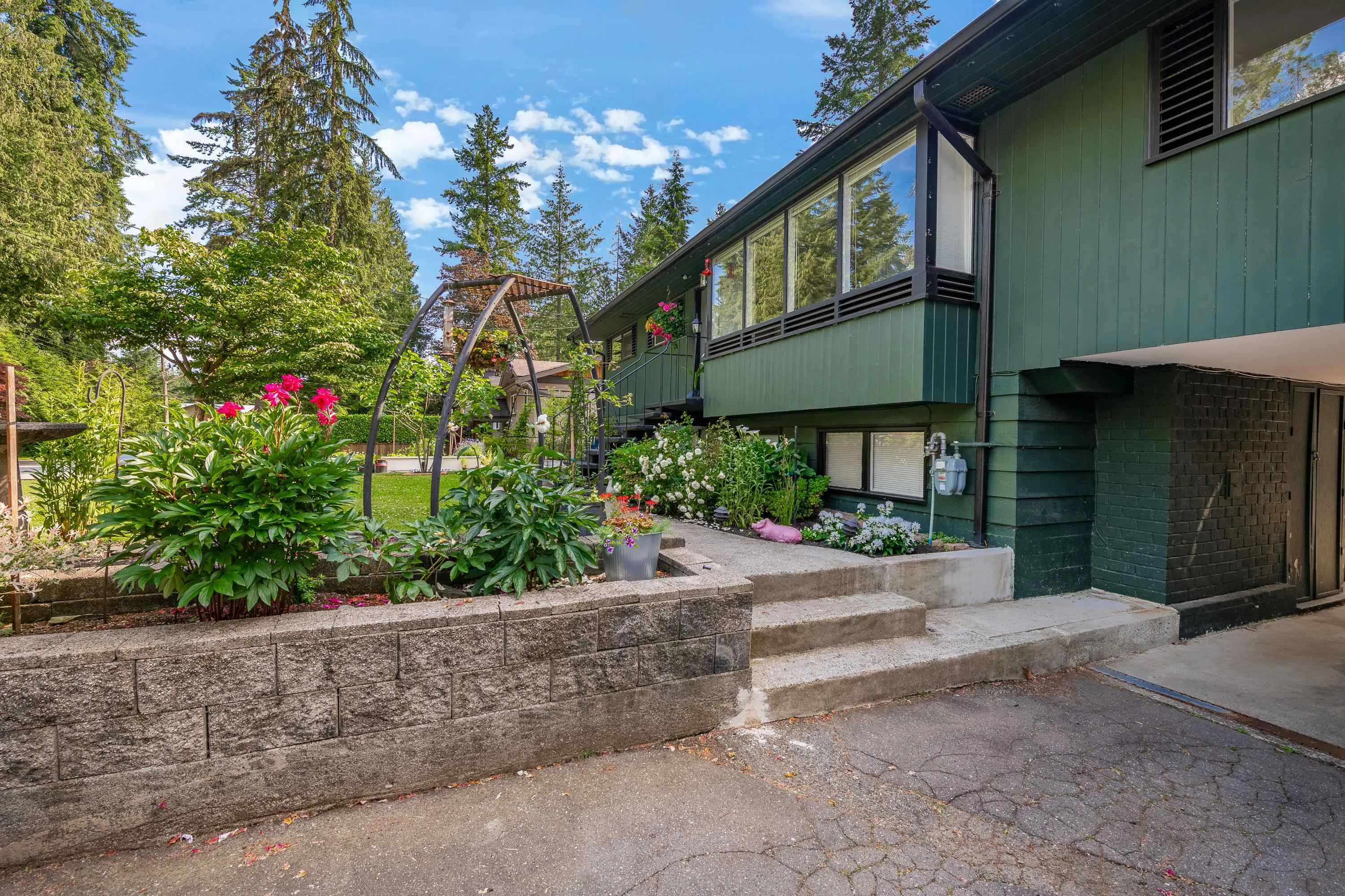 3163 Tennyson Crescent