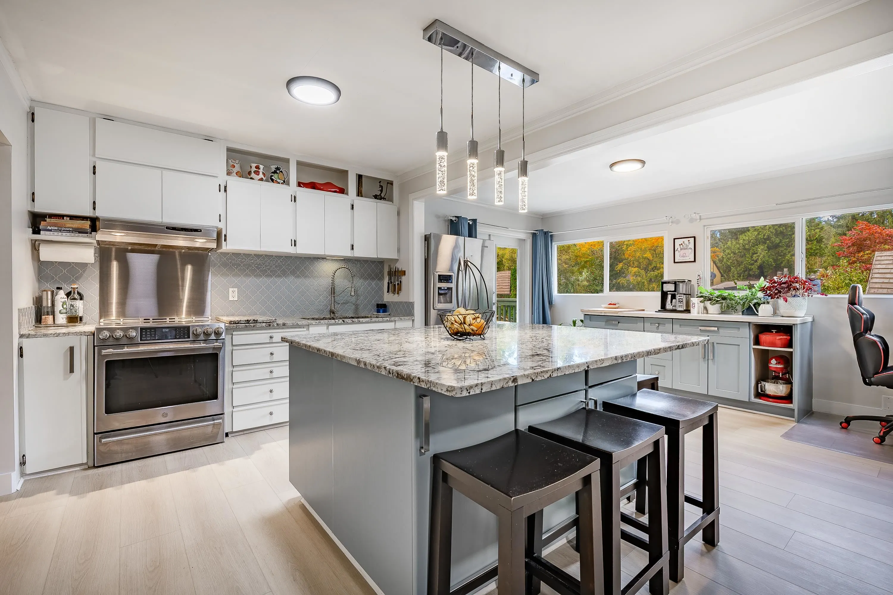 3163 Tennyson Crescent