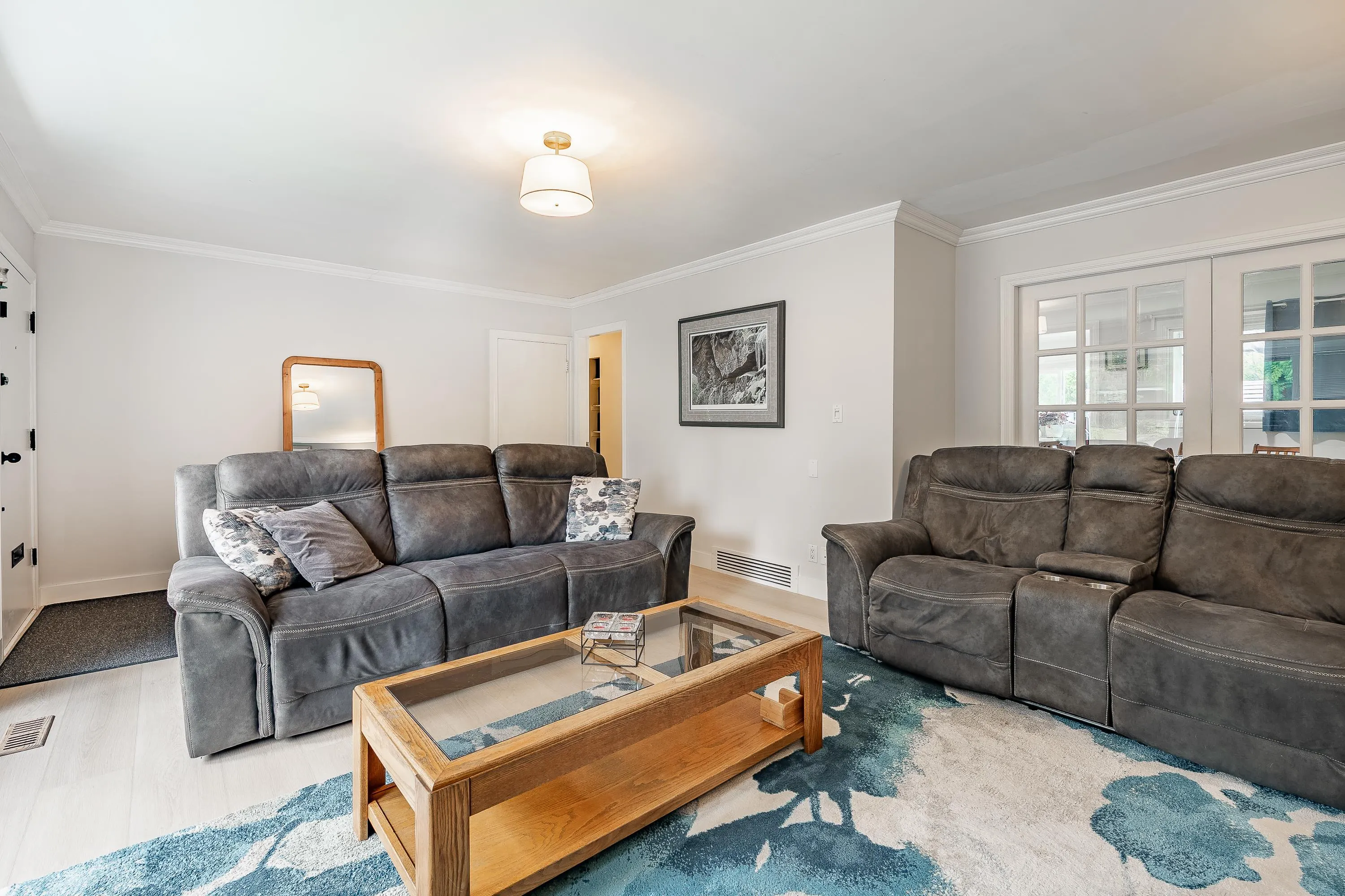 3163 Tennyson Crescent