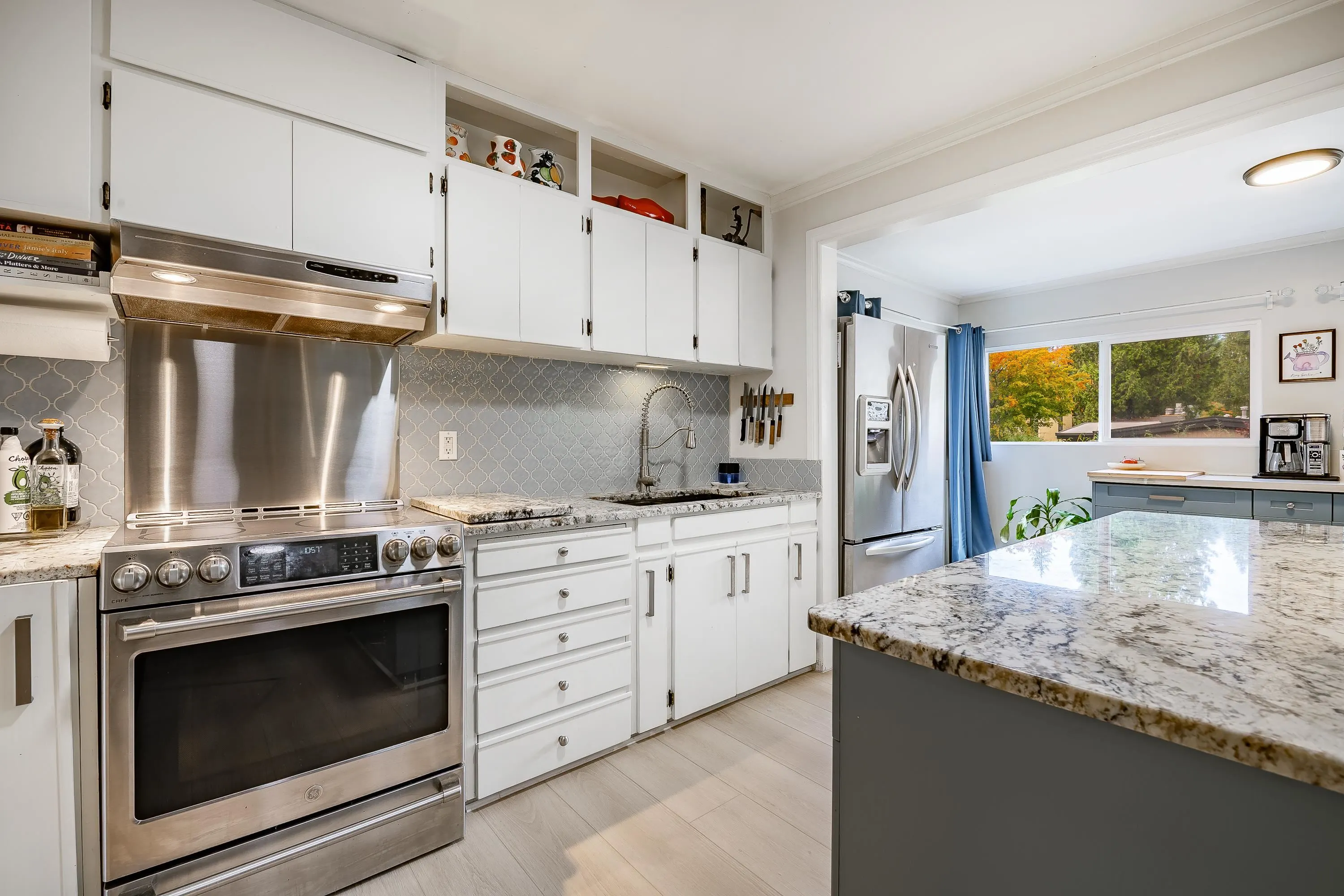 3163 Tennyson Crescent