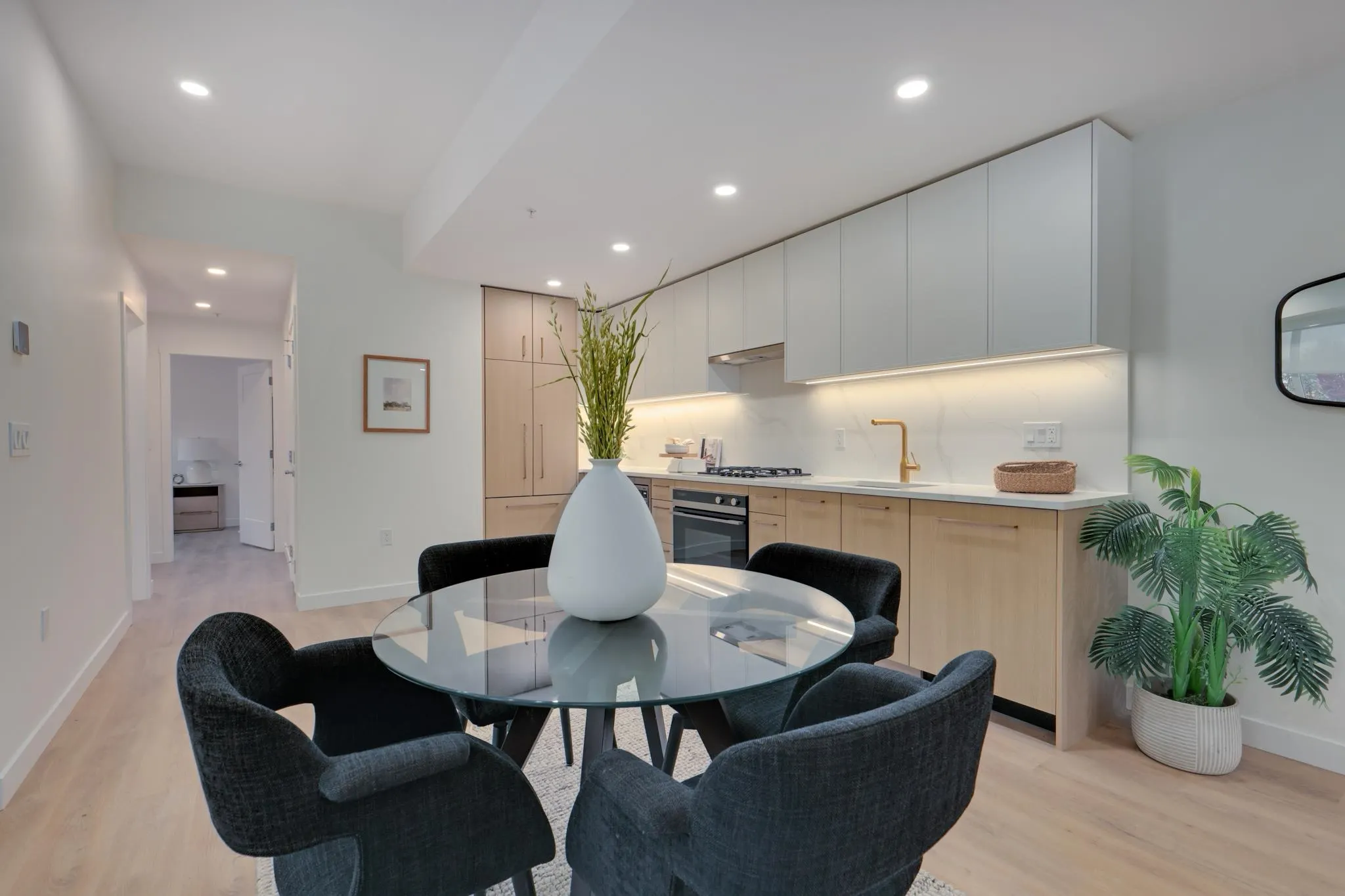 305 600 Rochester Avenue