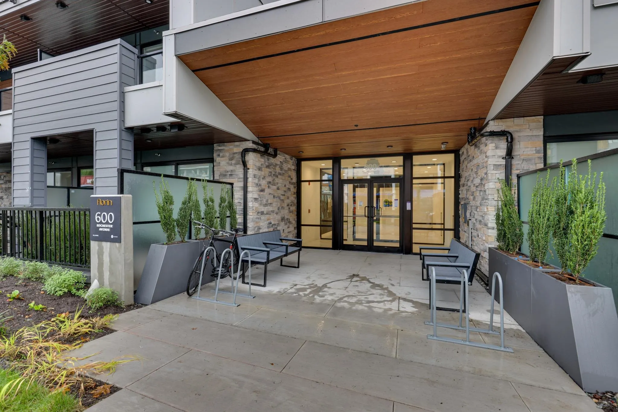 305 600 Rochester Avenue