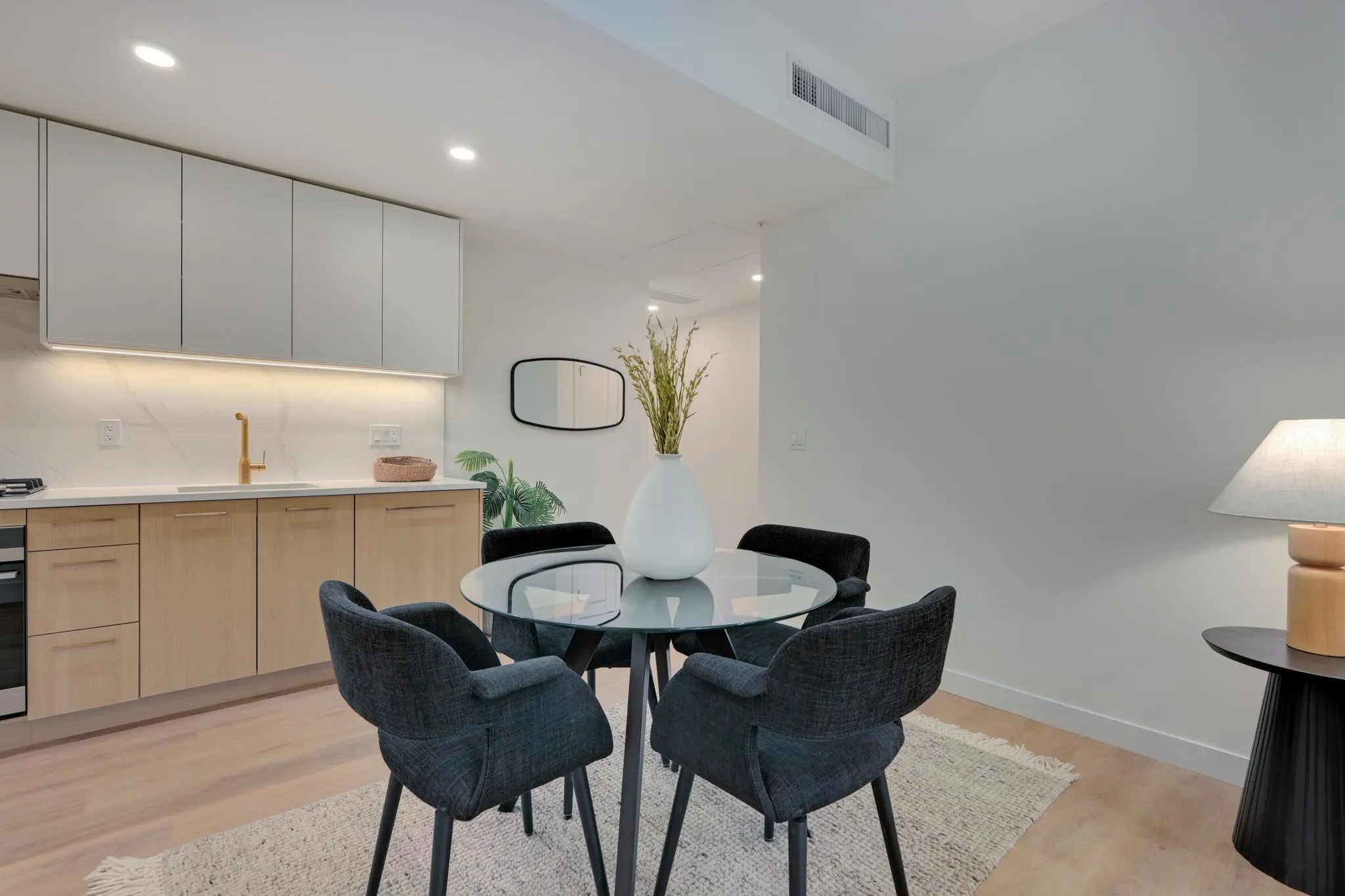 305 600 Rochester Avenue