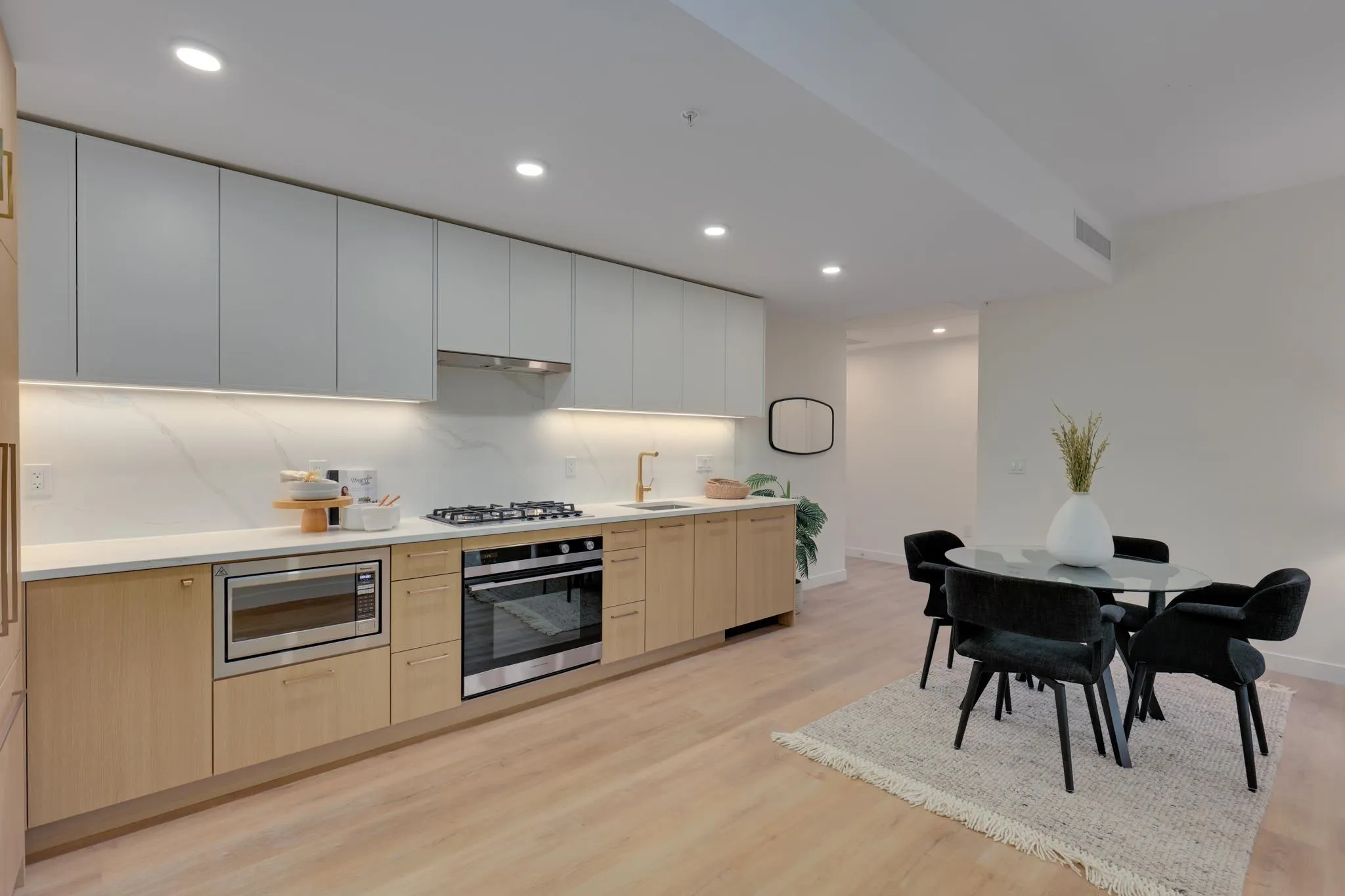 305 600 Rochester Avenue